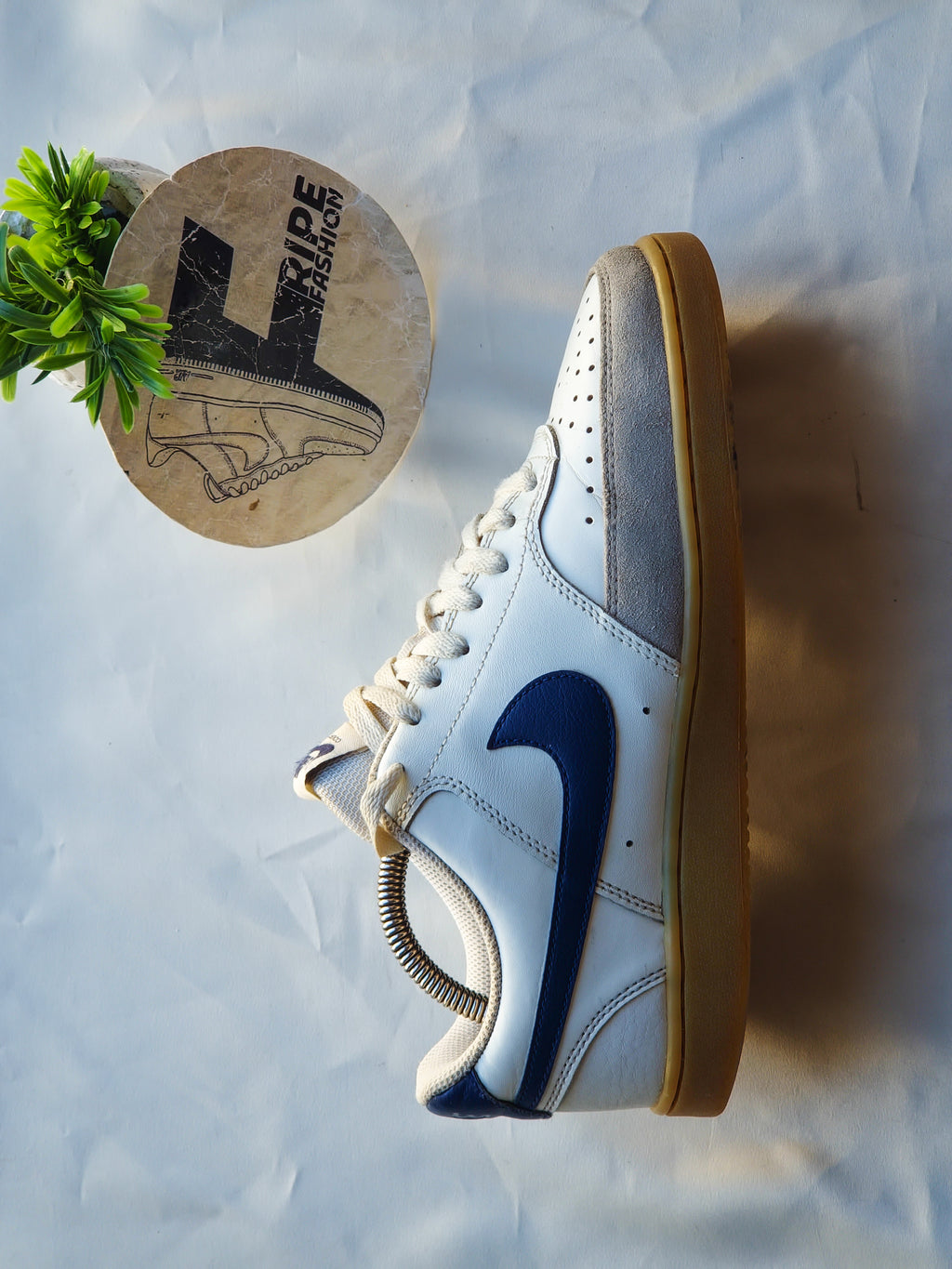 NIKE