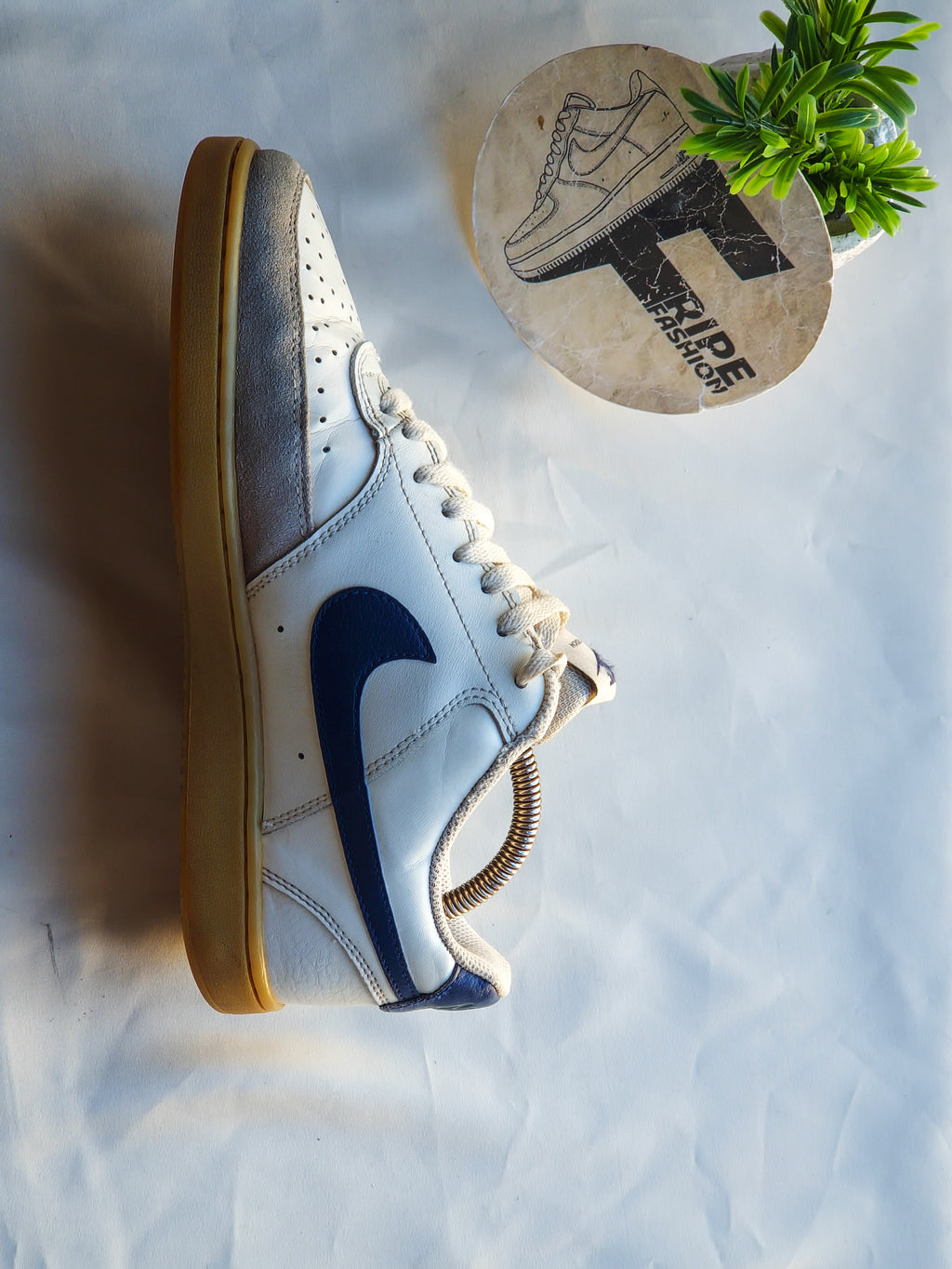 NIKE