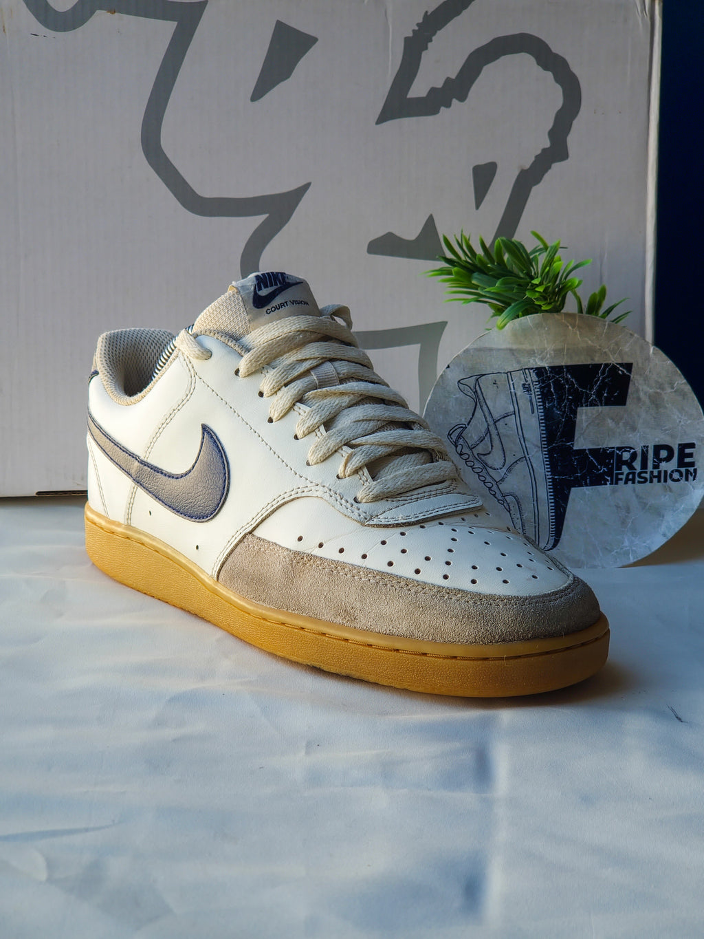 NIKE