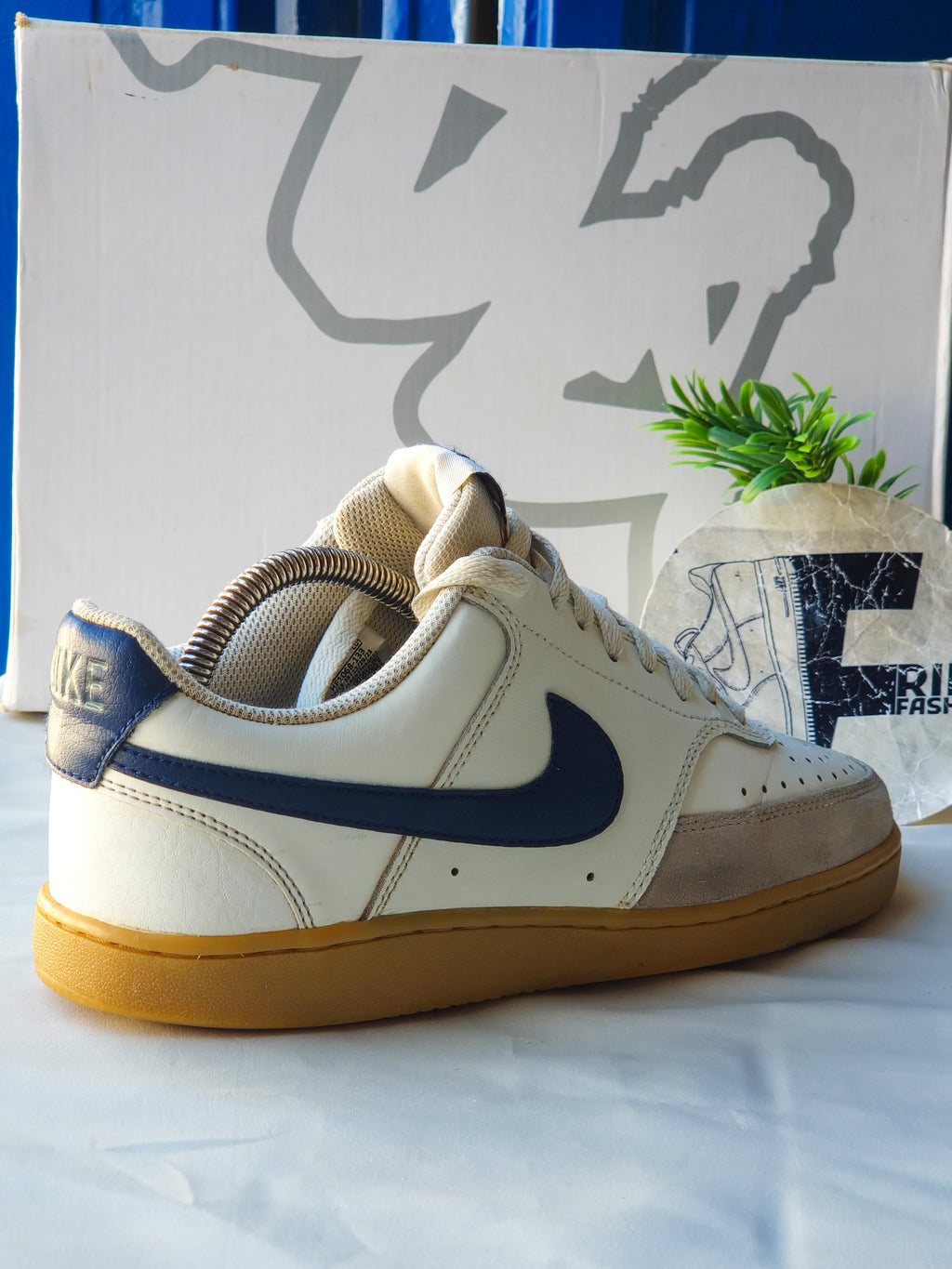 NIKE