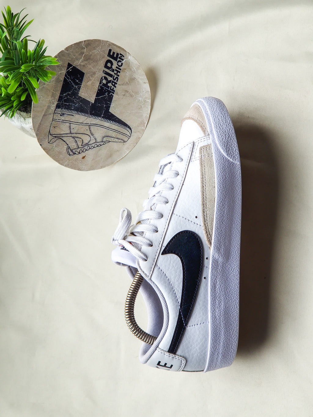 NIKE
