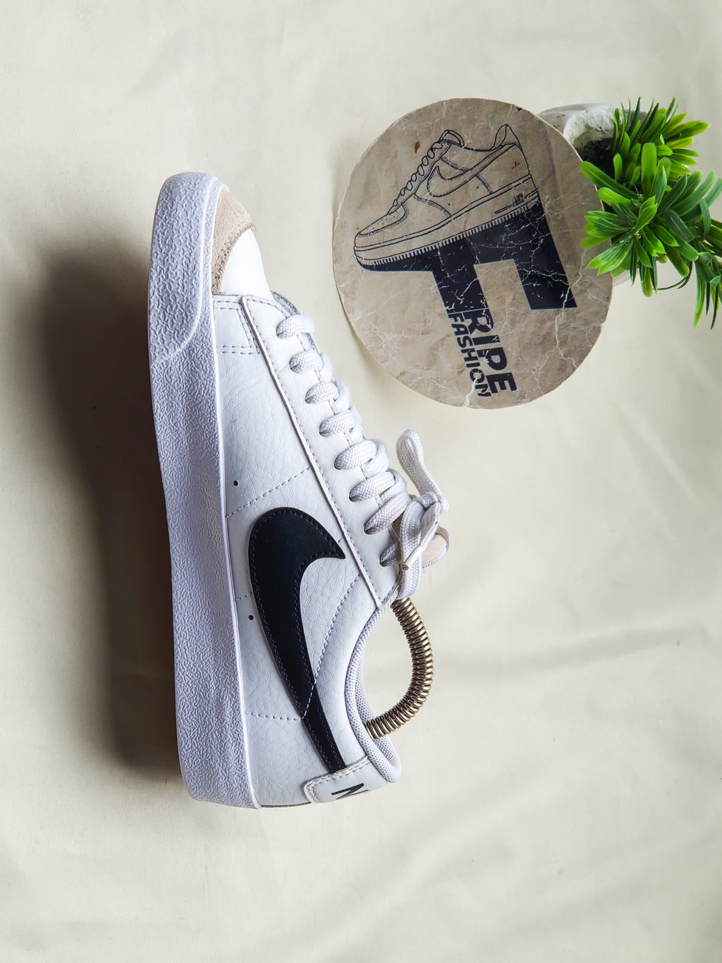 NIKE