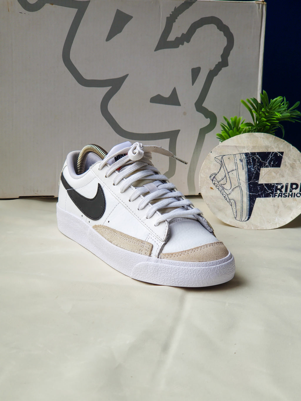 NIKE