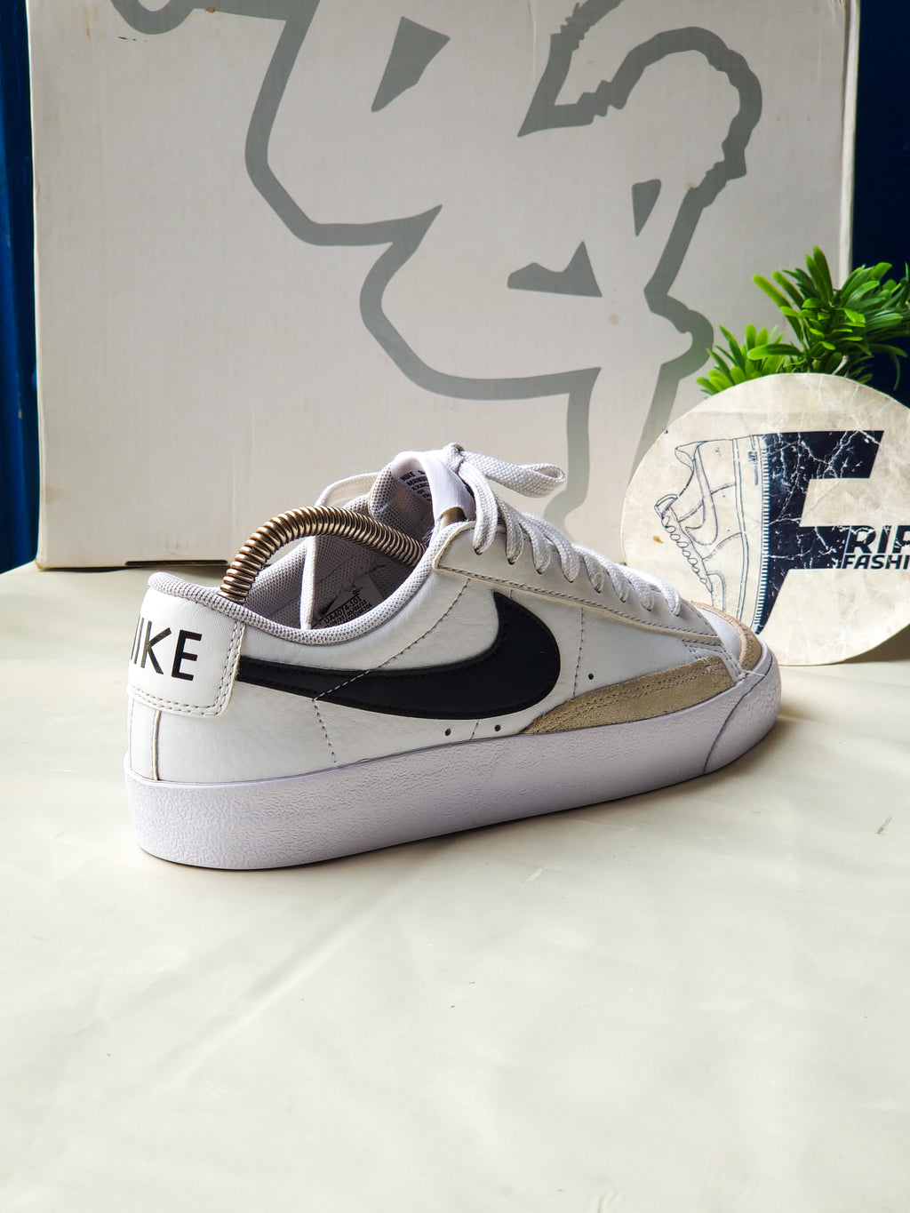NIKE