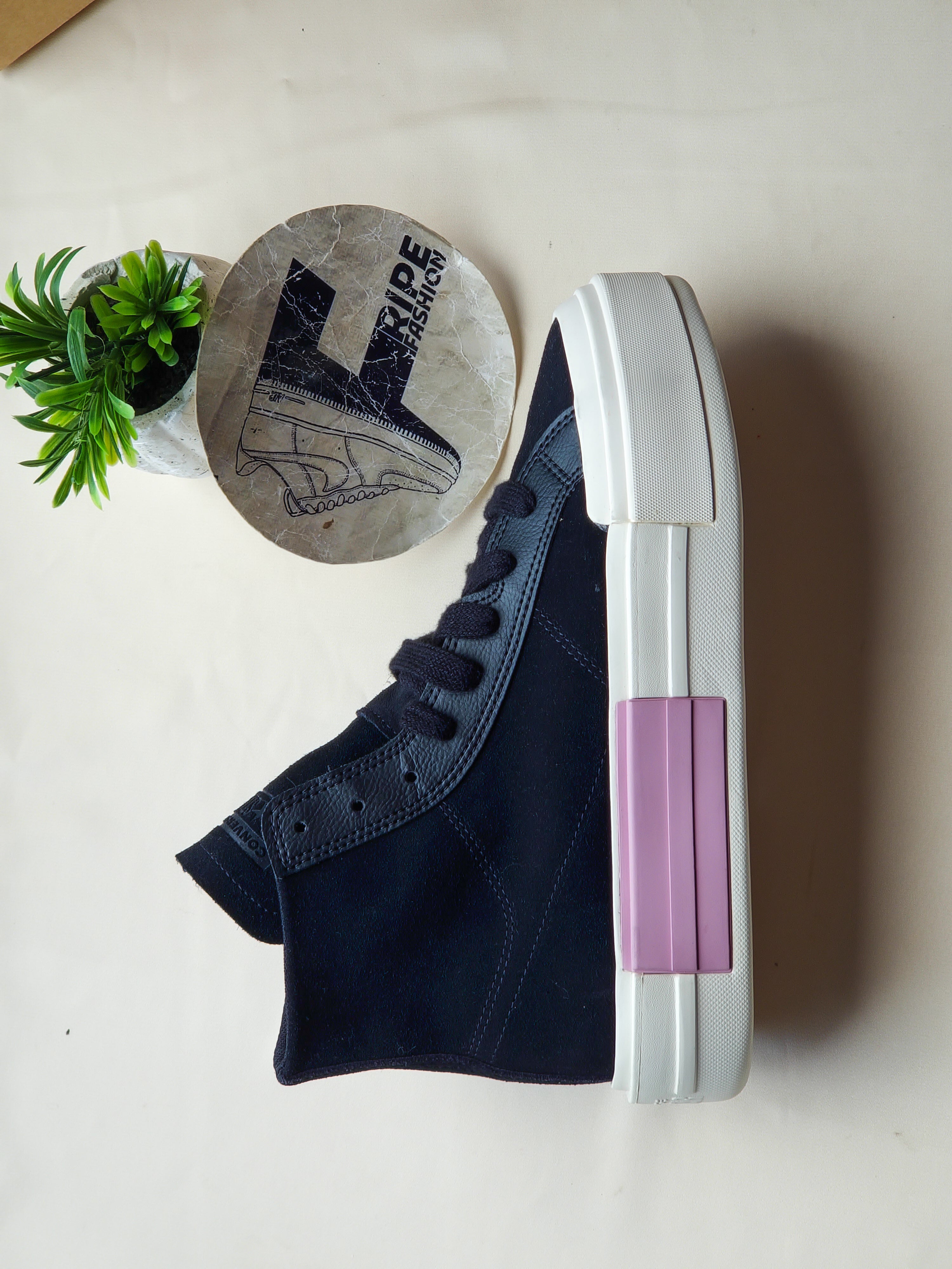 CONVERSE  jamais porté