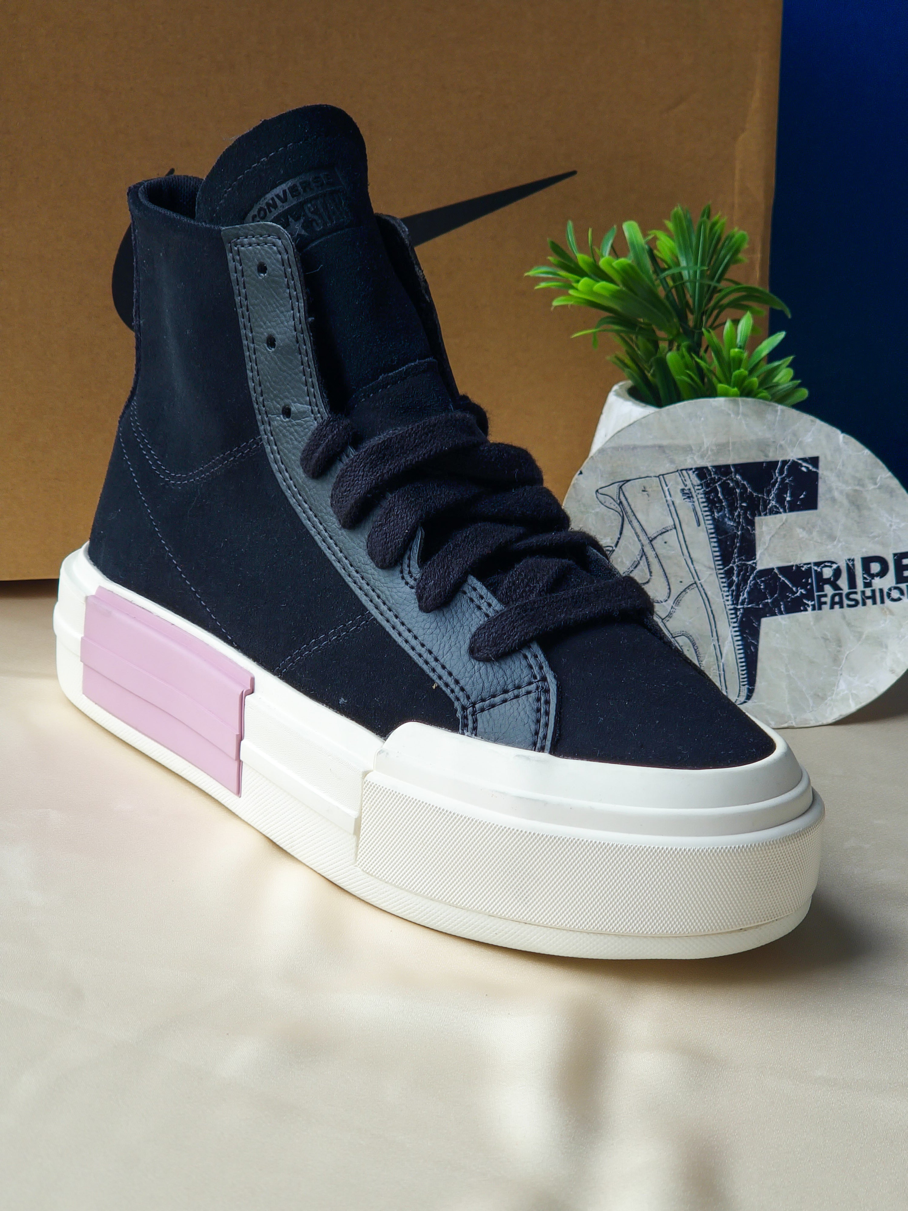 CONVERSE  jamais porté