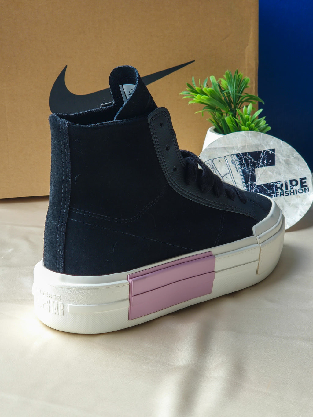 CONVERSE  jamais porté