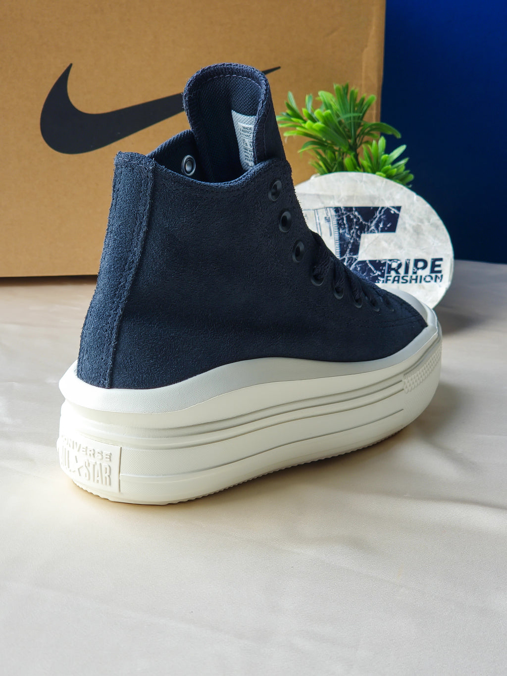 CONVERSE jamais porté