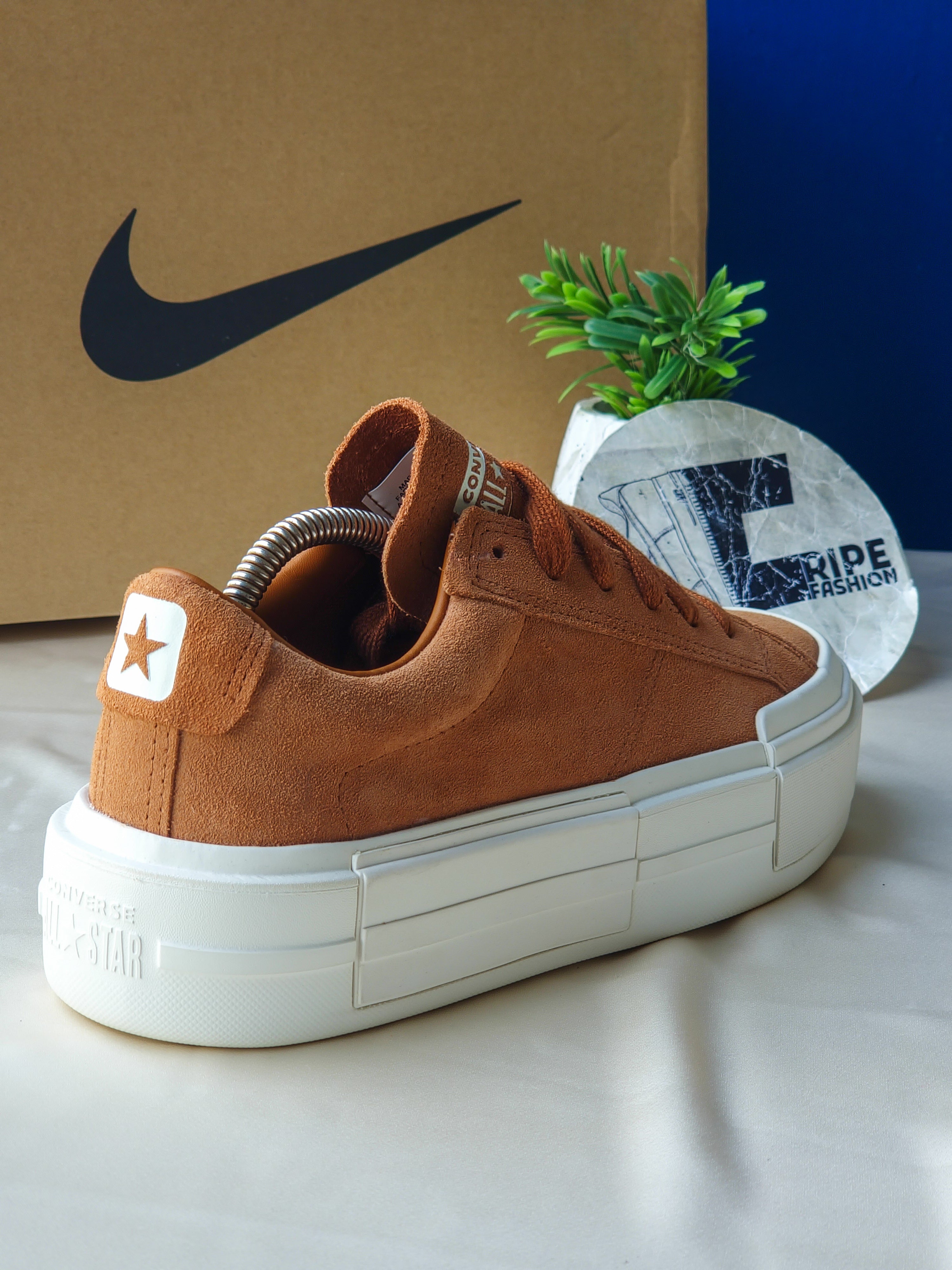 CONVERSE jamais porté