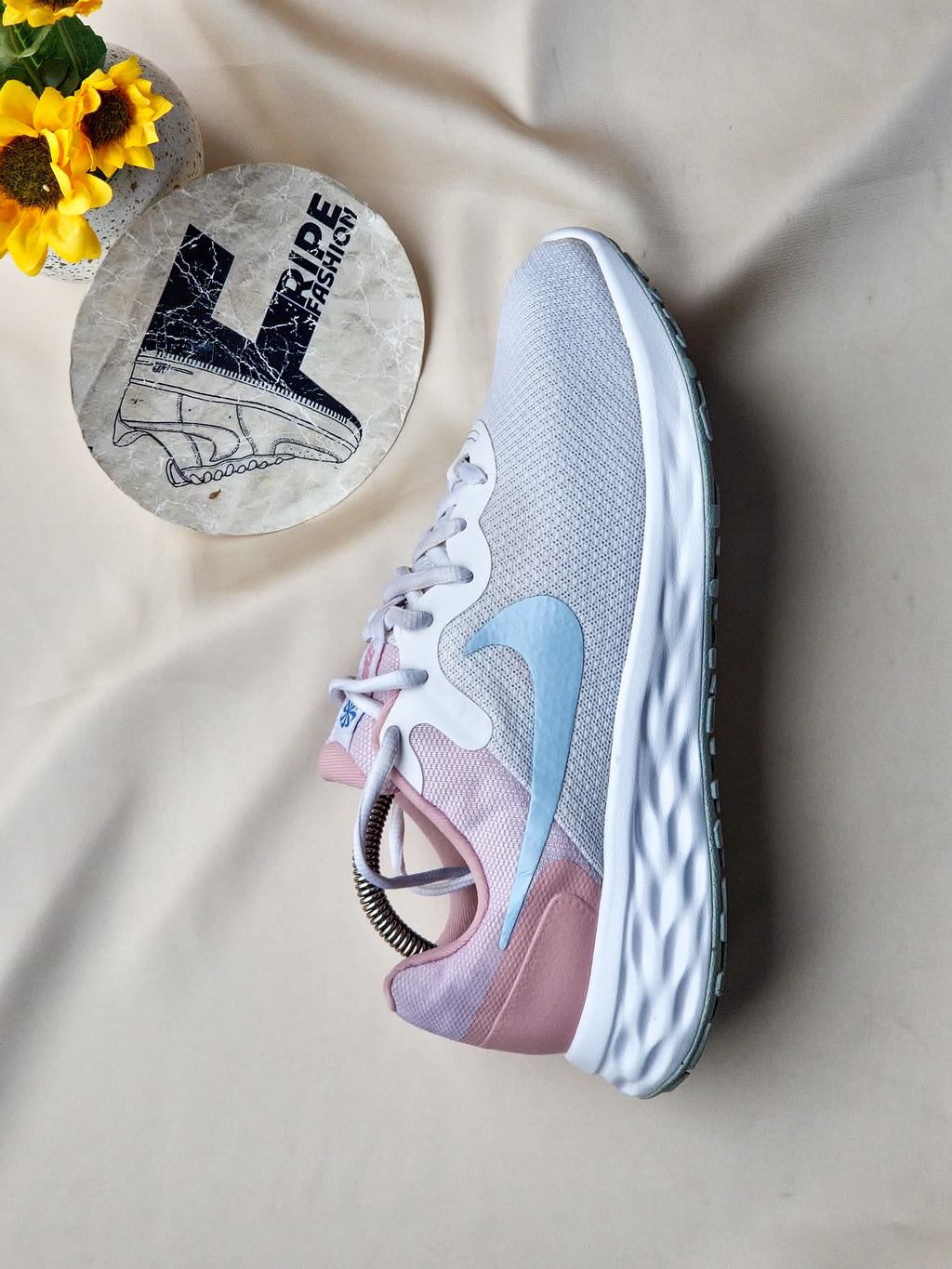 NIKE