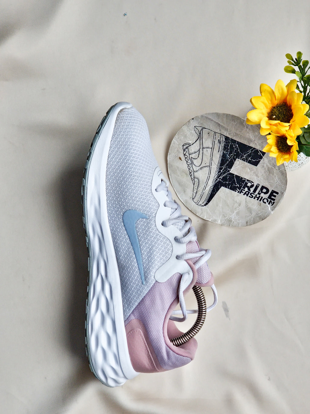 NIKE