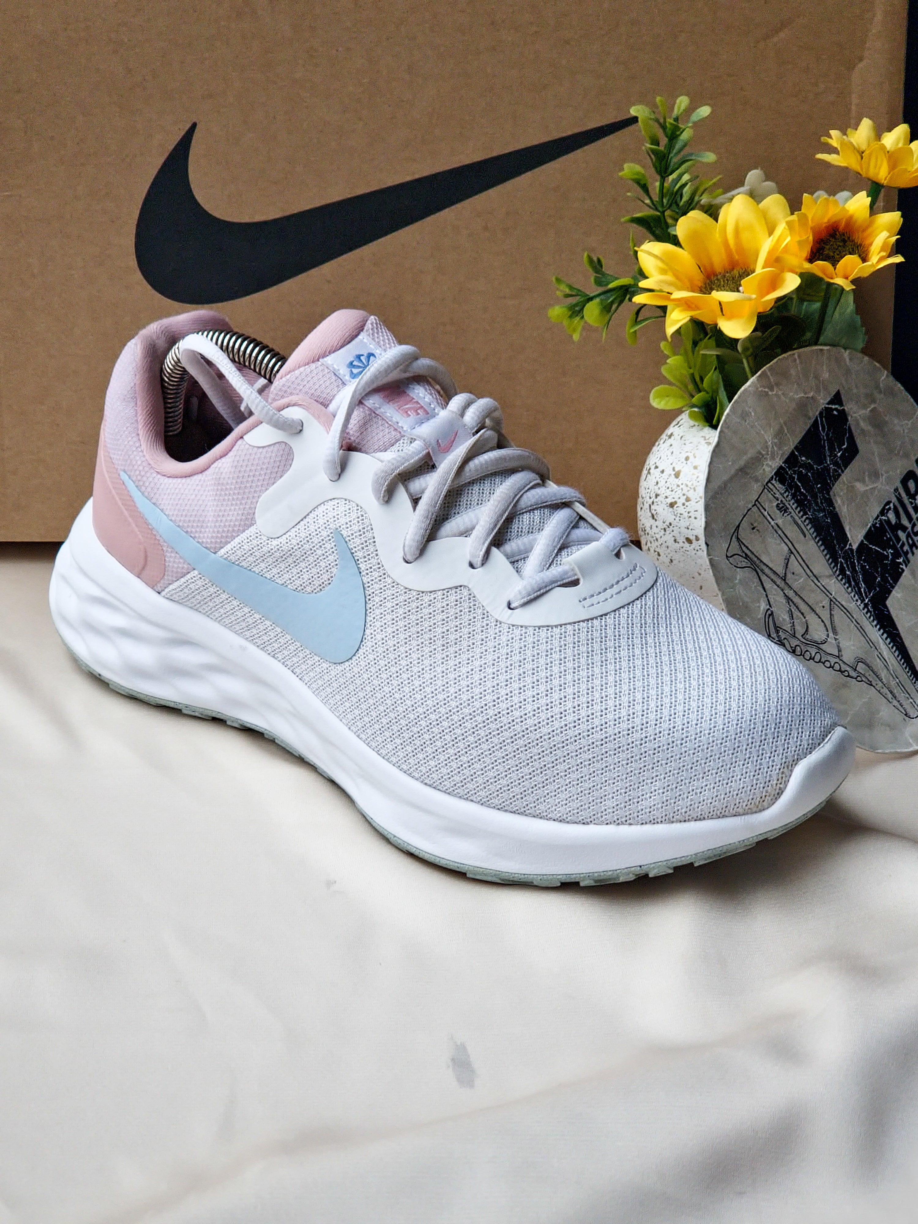 NIKE