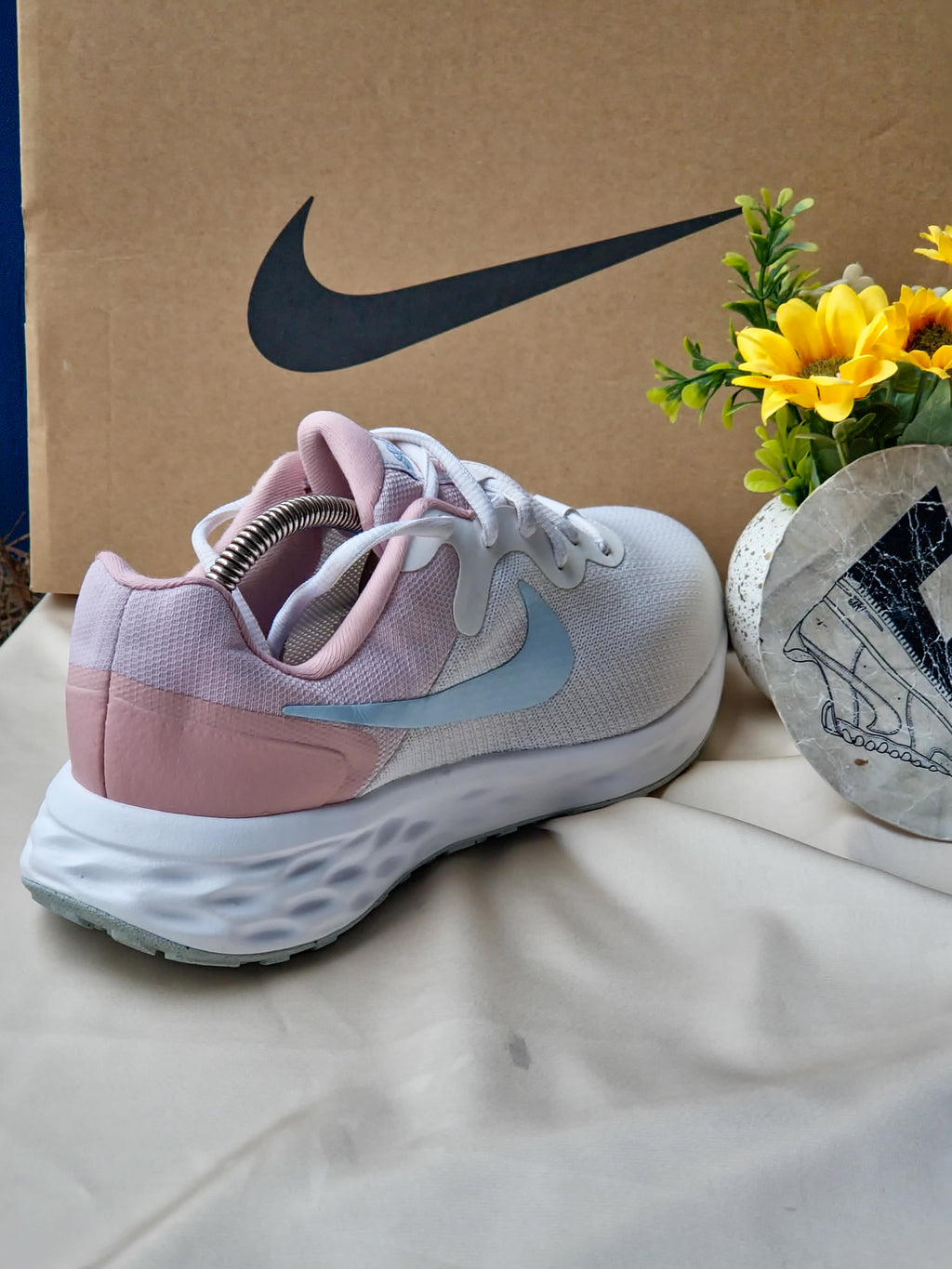 NIKE