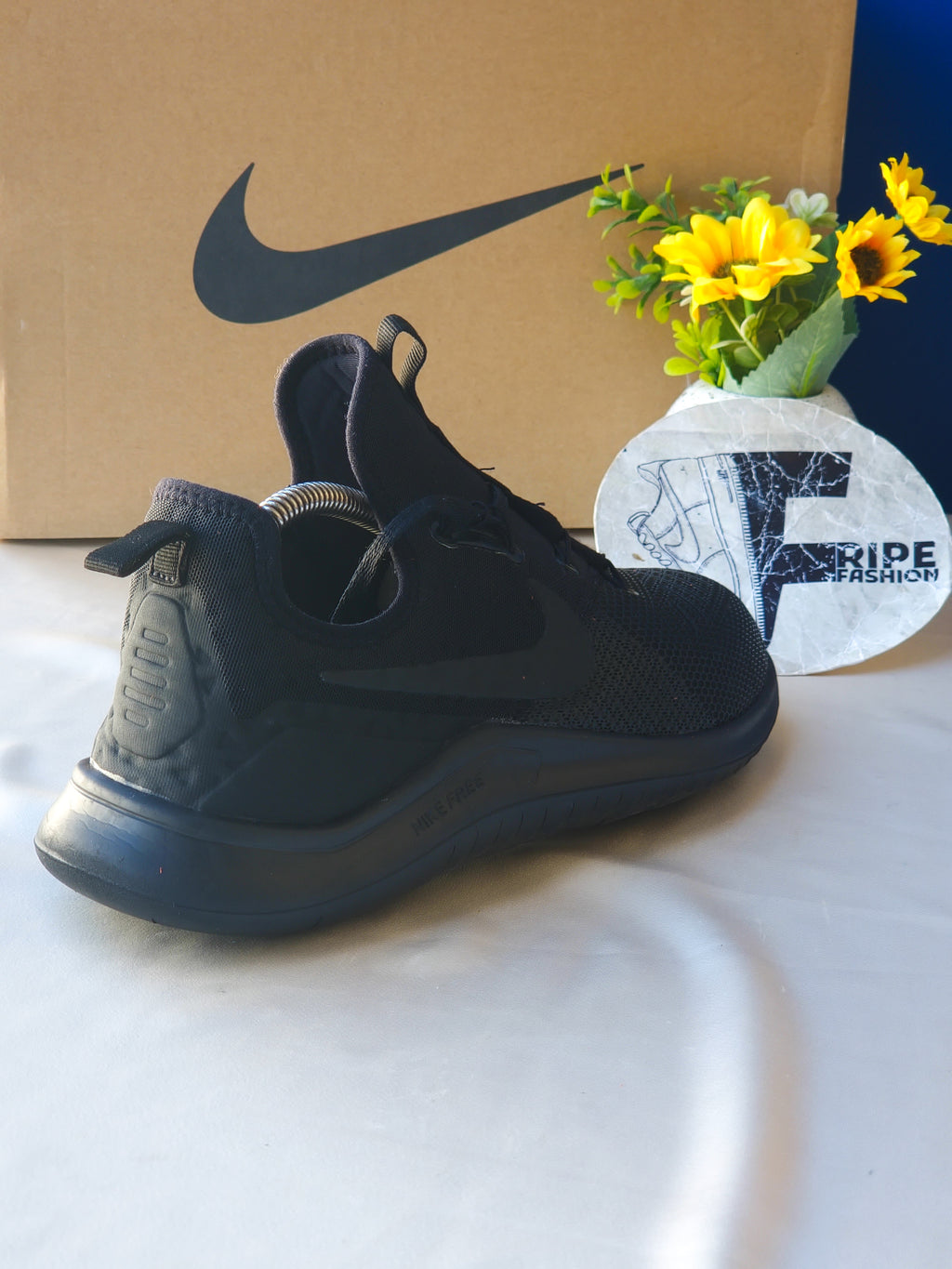NIKE