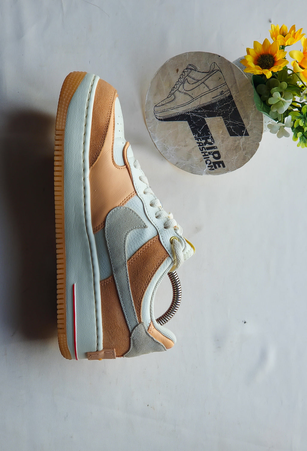 NIKE