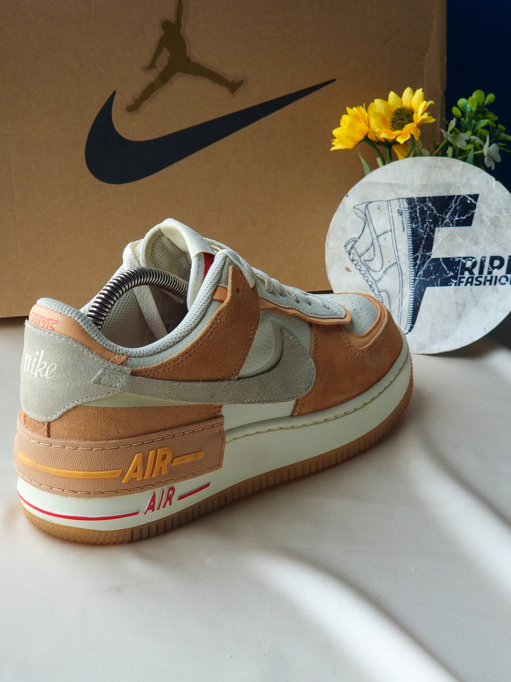 NIKE