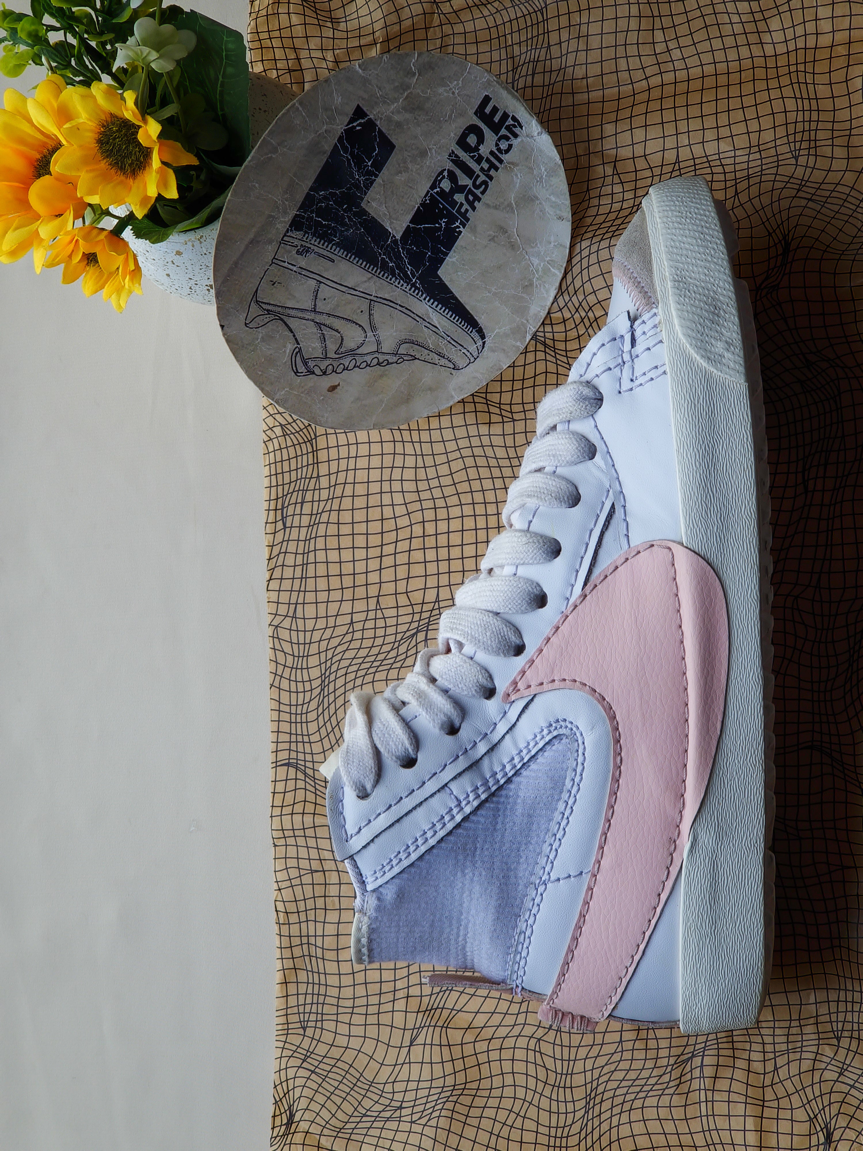 NIKE