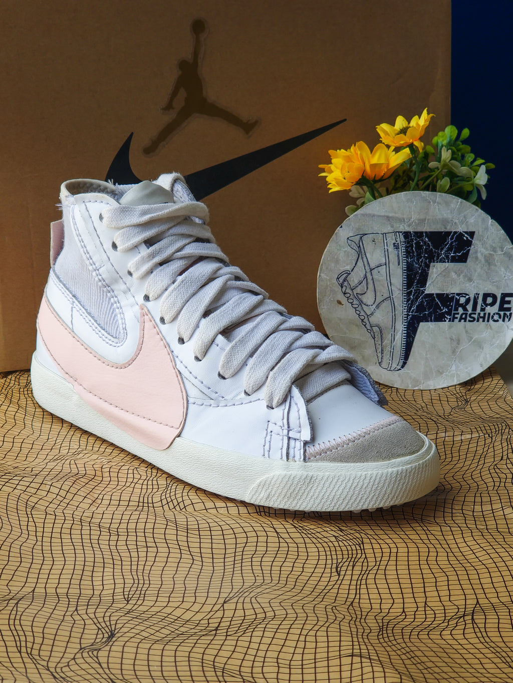 NIKE