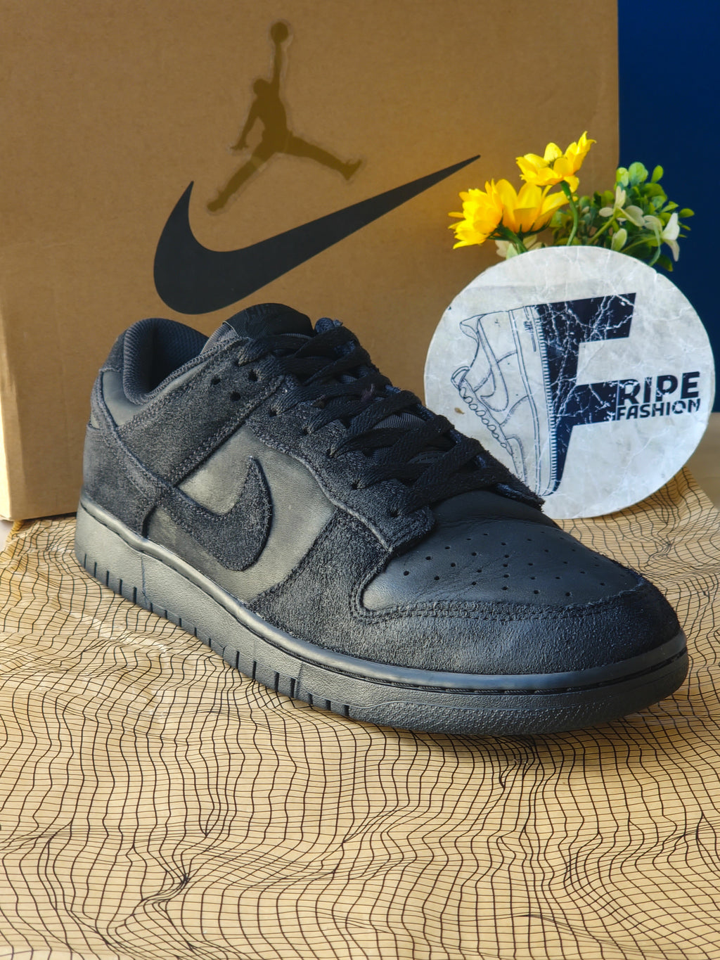 NIKE