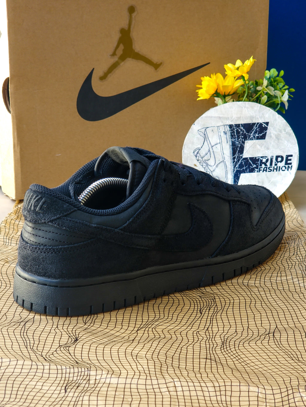 NIKE