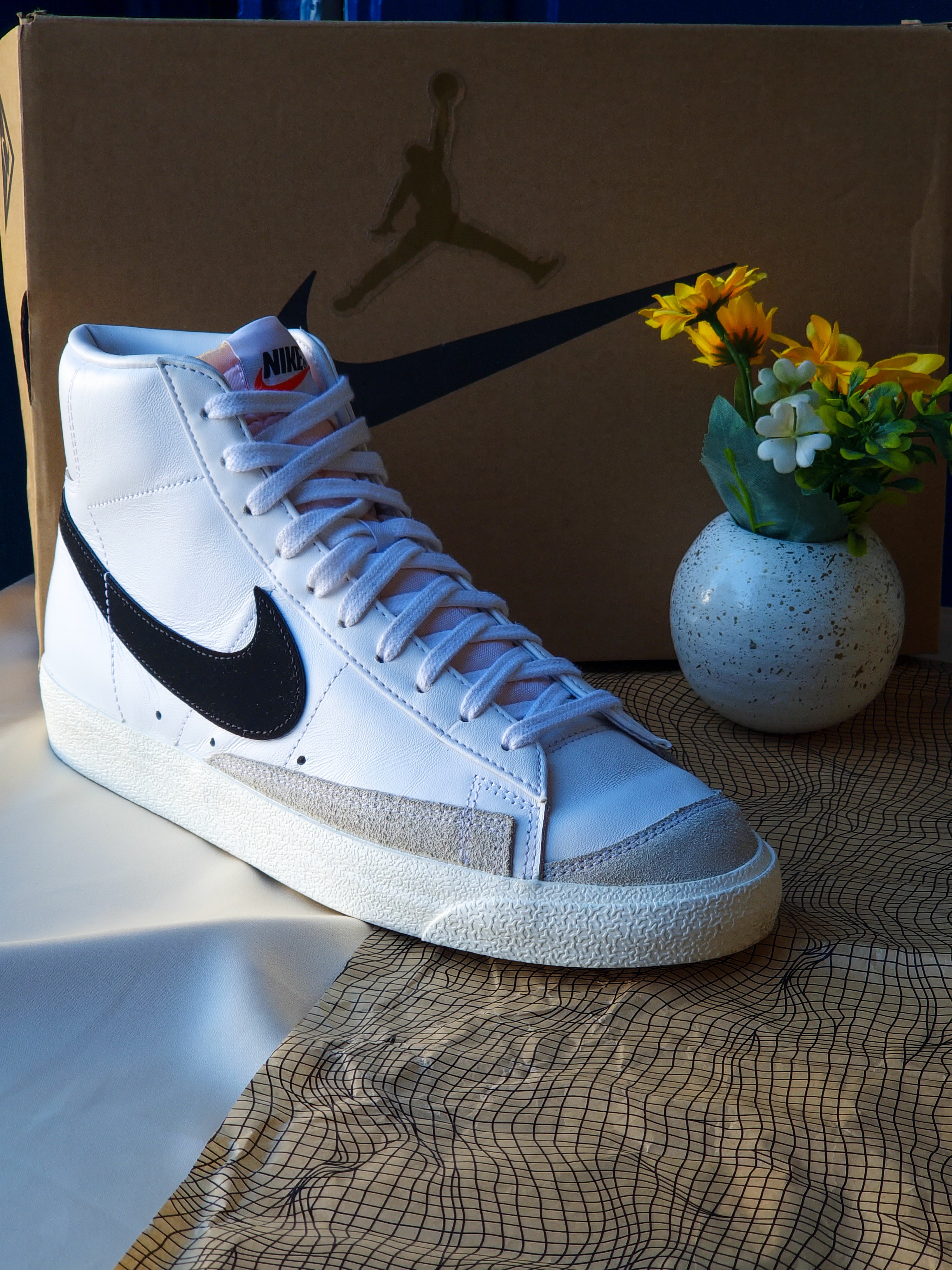 NIKE