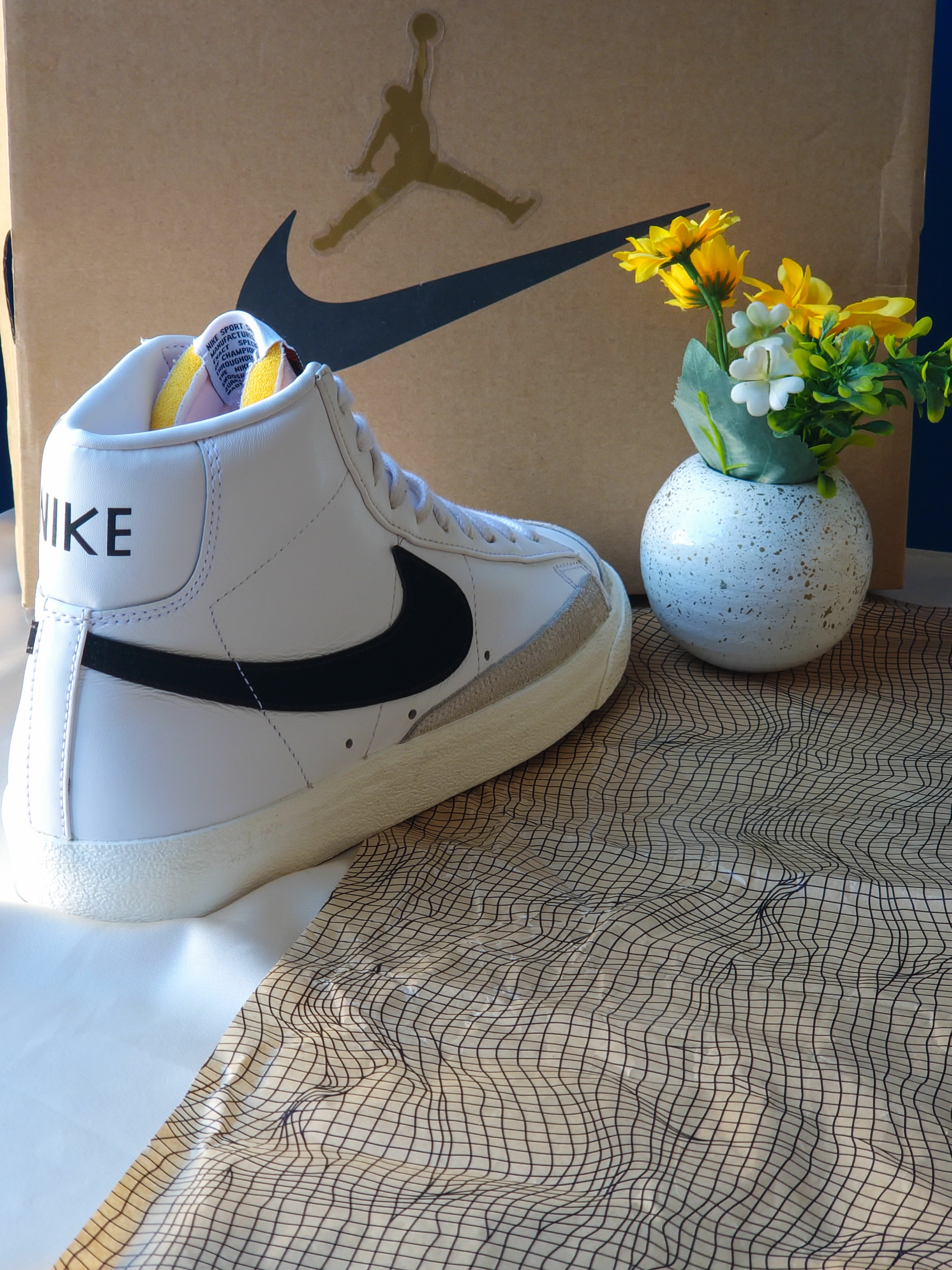 NIKE