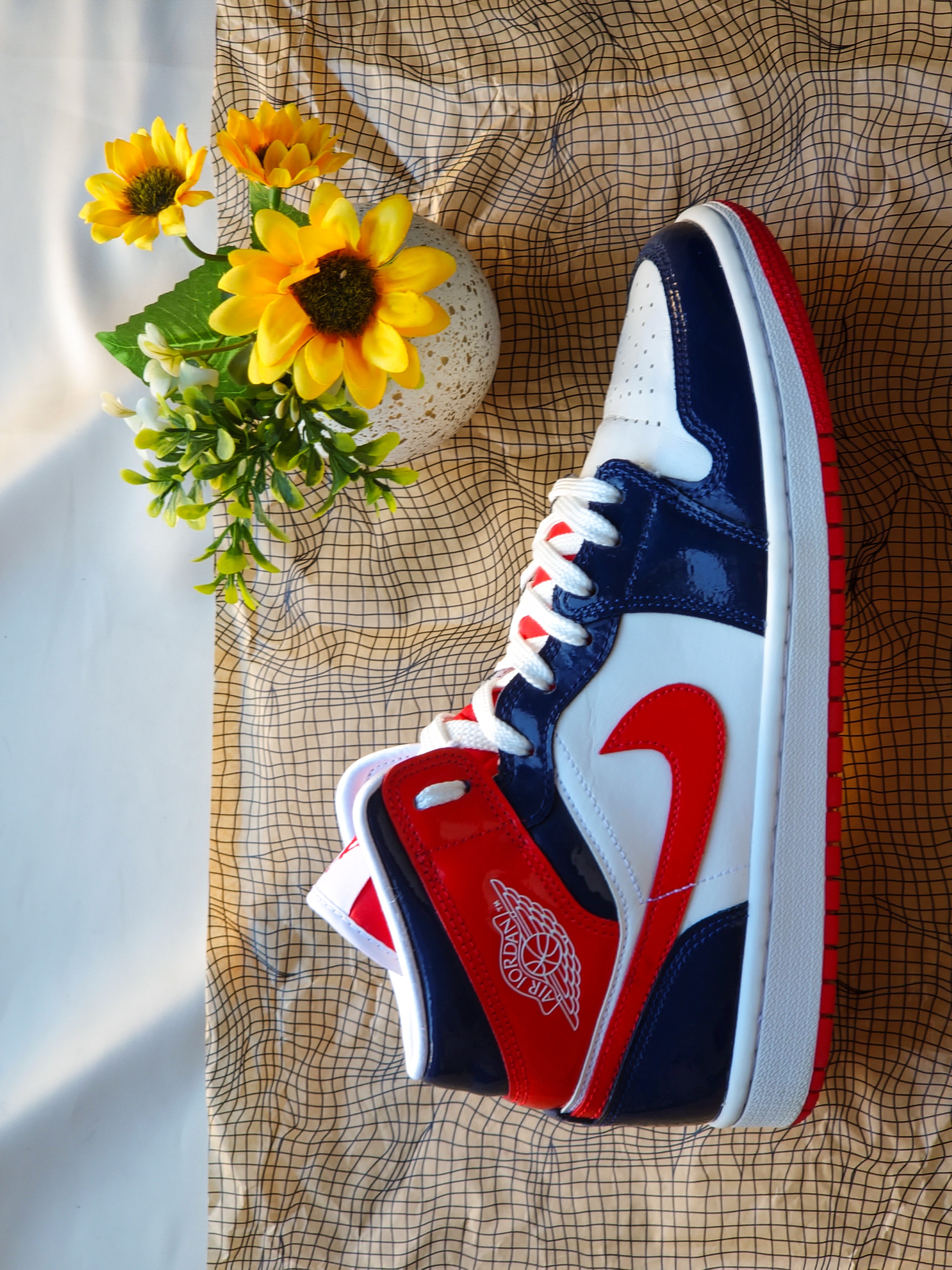 NIKE