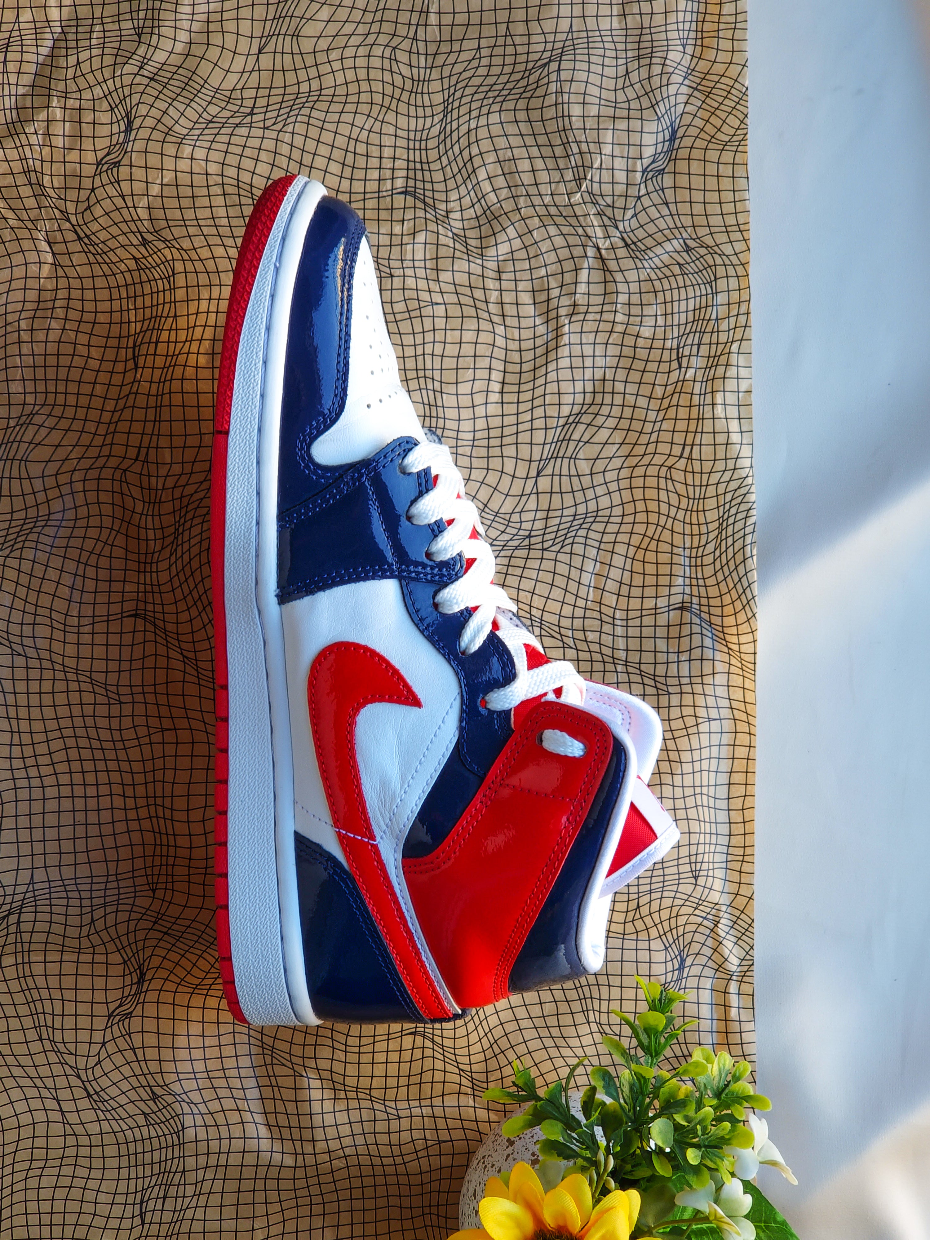 NIKE