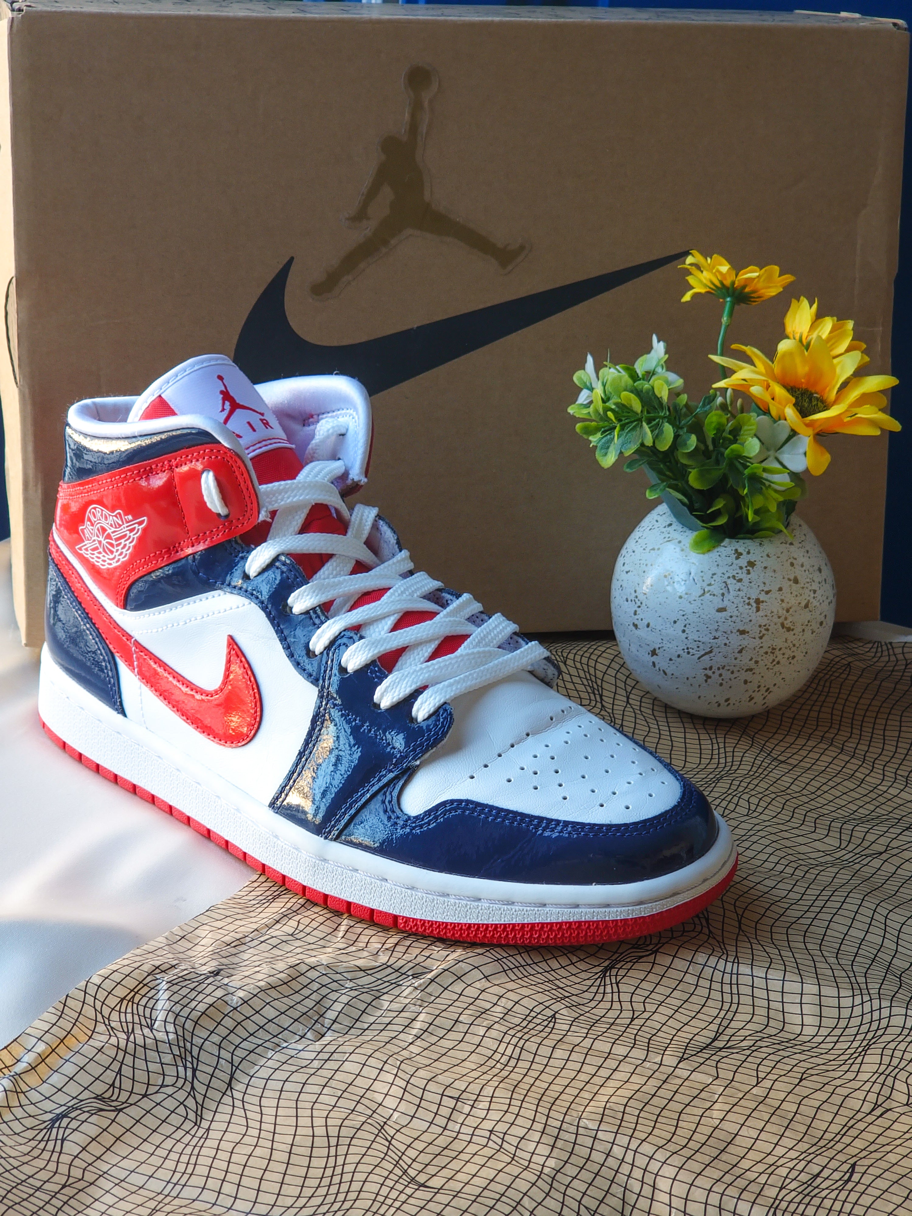 NIKE