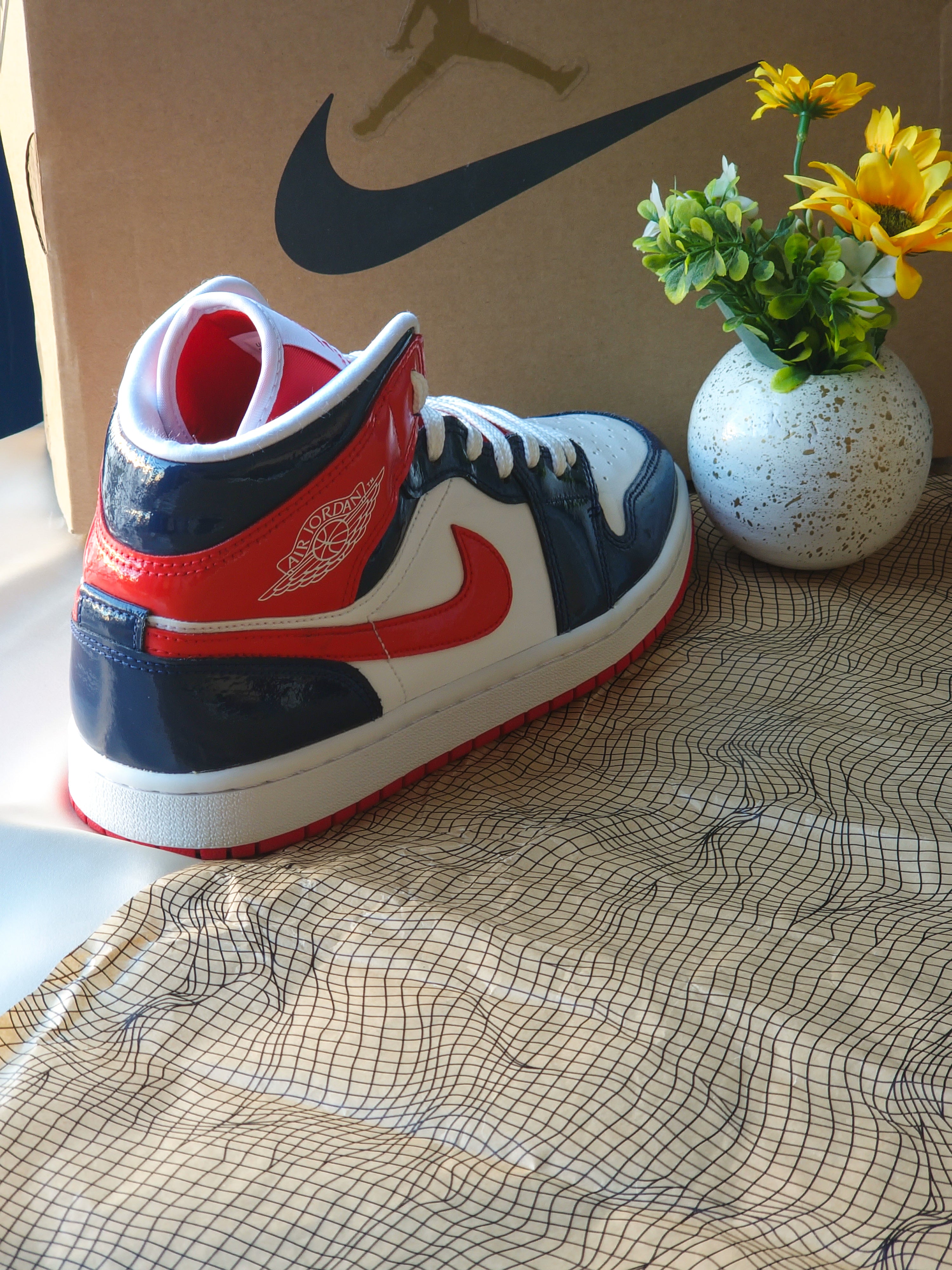NIKE