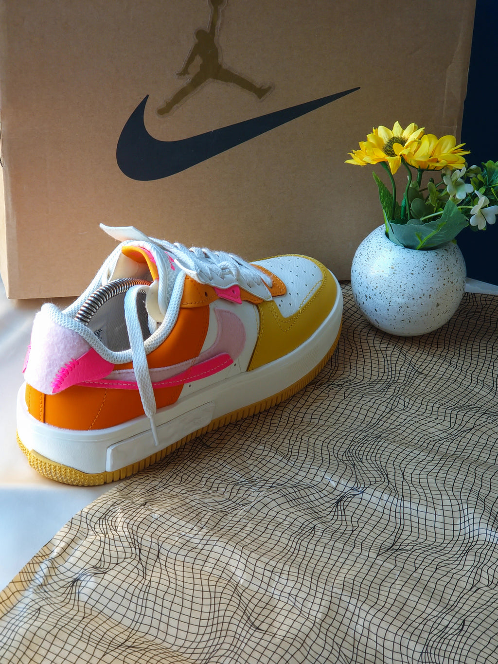NIKE