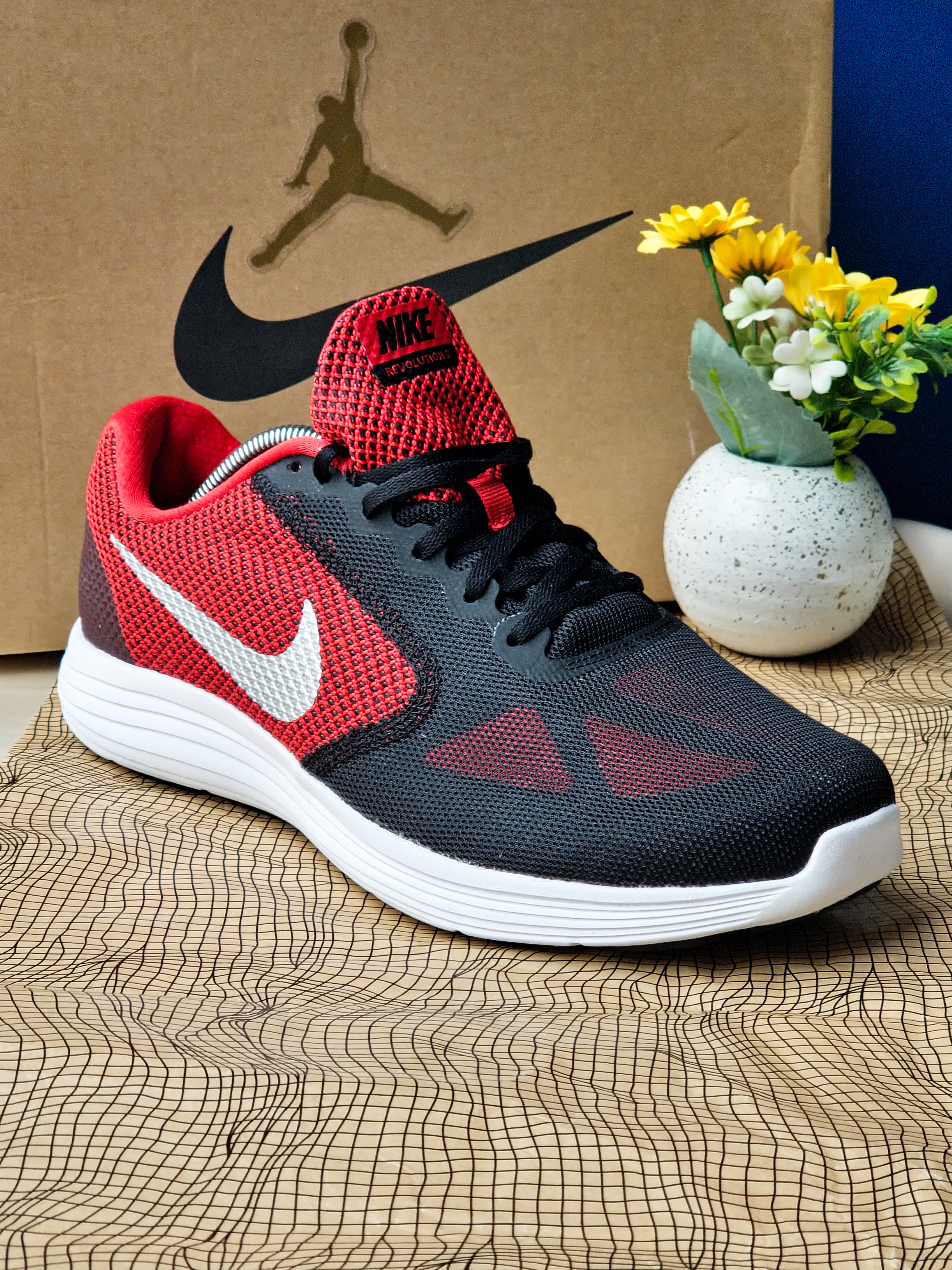 NIKE