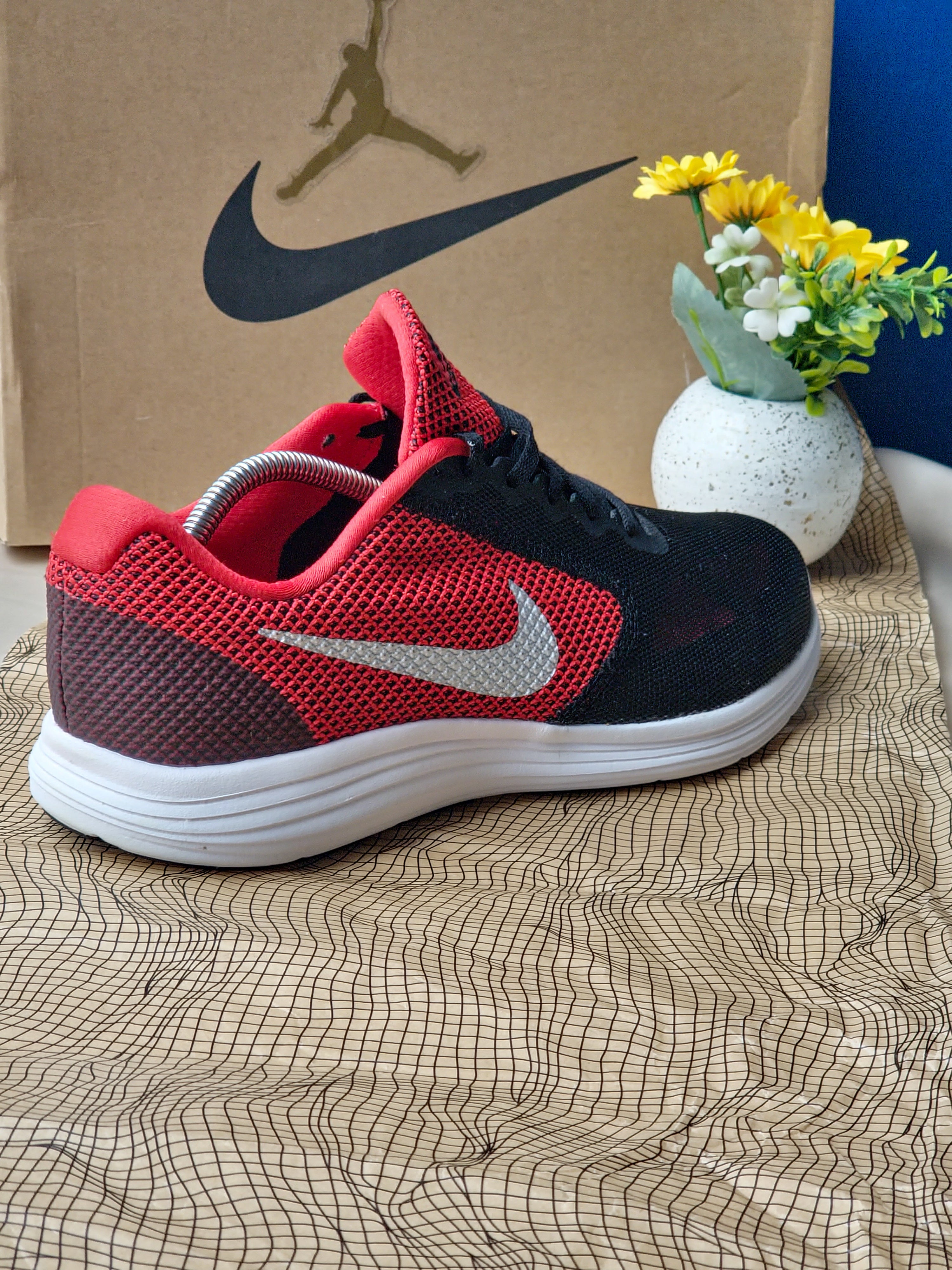 NIKE