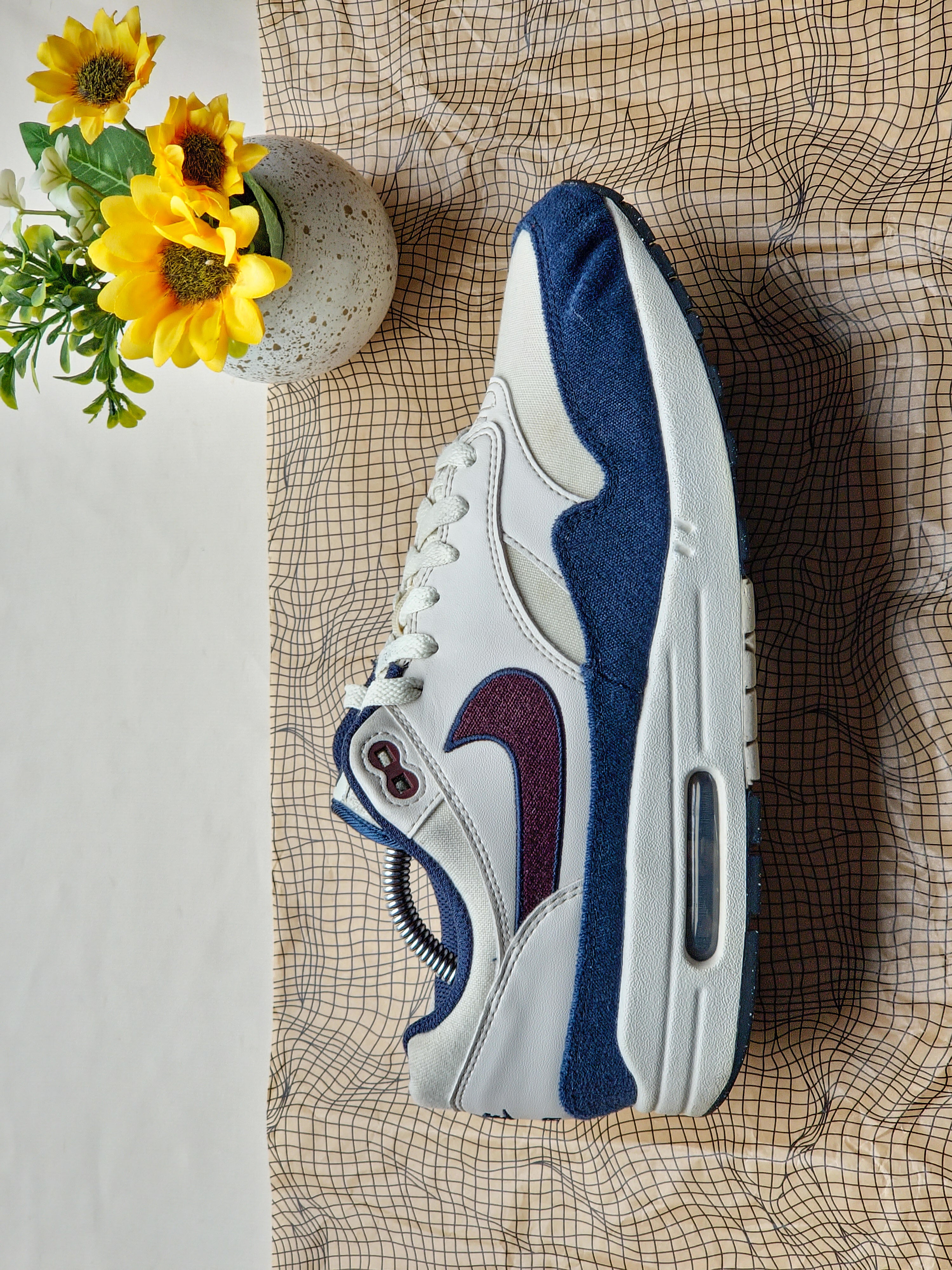 NIKE