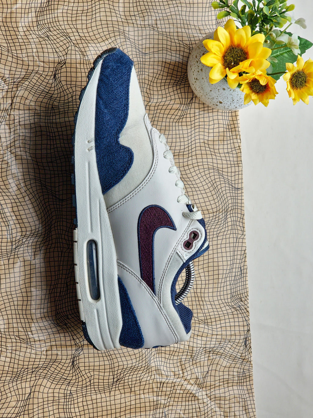 NIKE