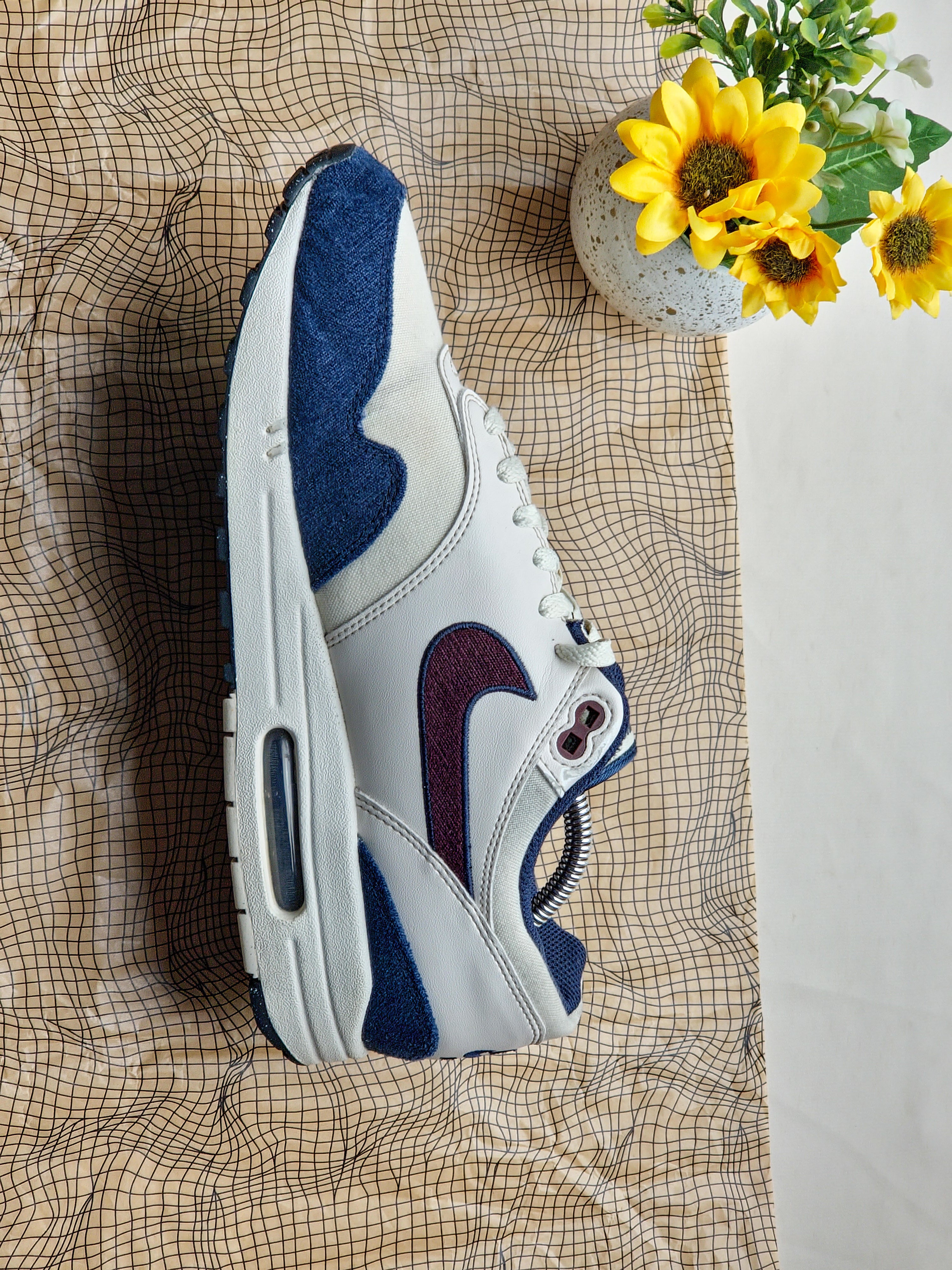 NIKE