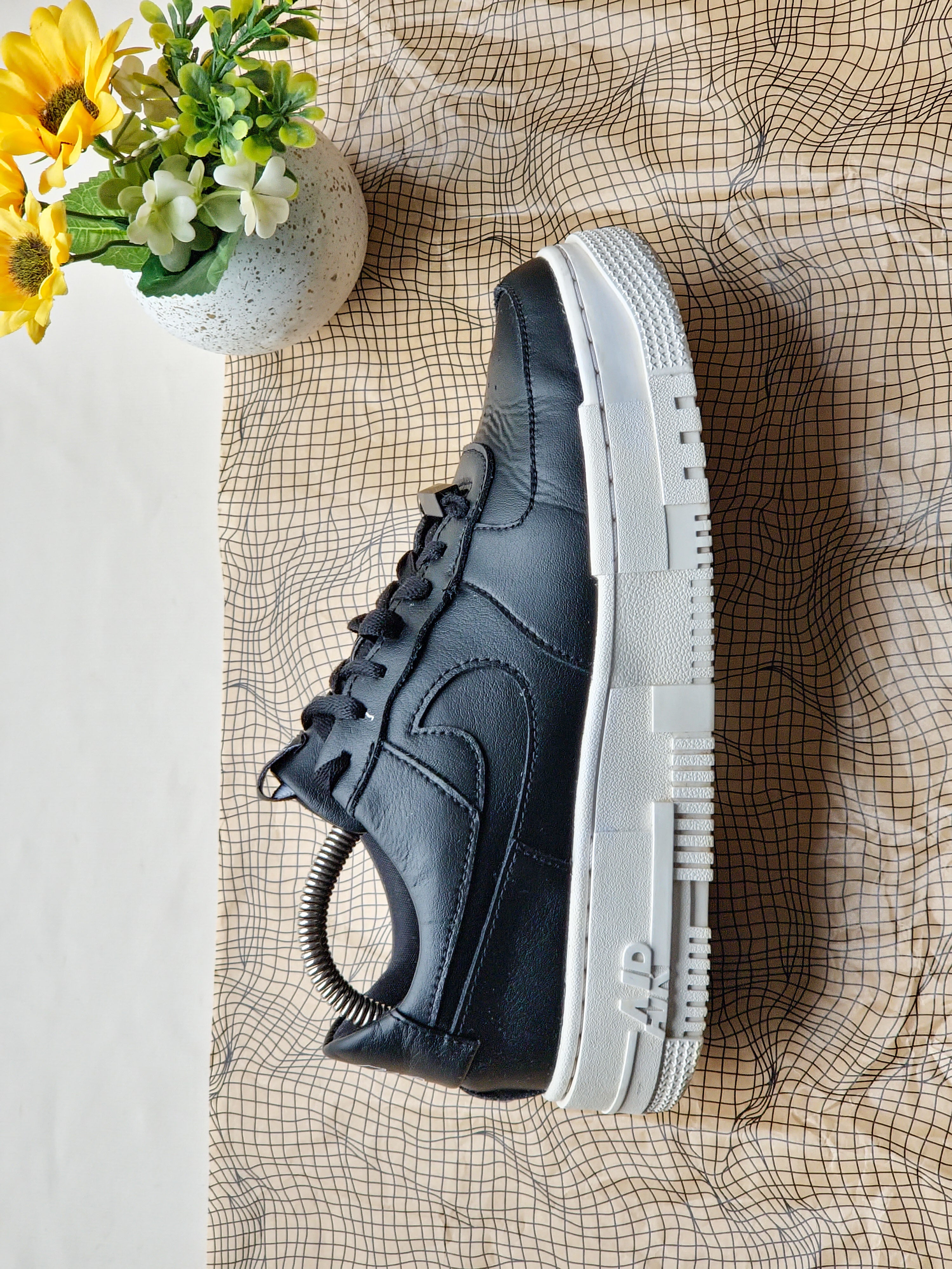 NIKE