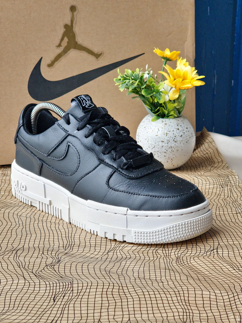 NIKE