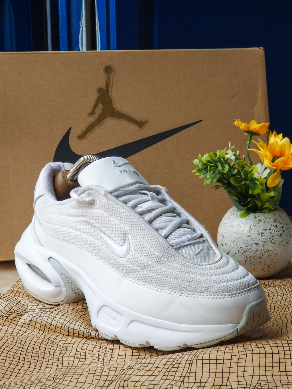 NIKE