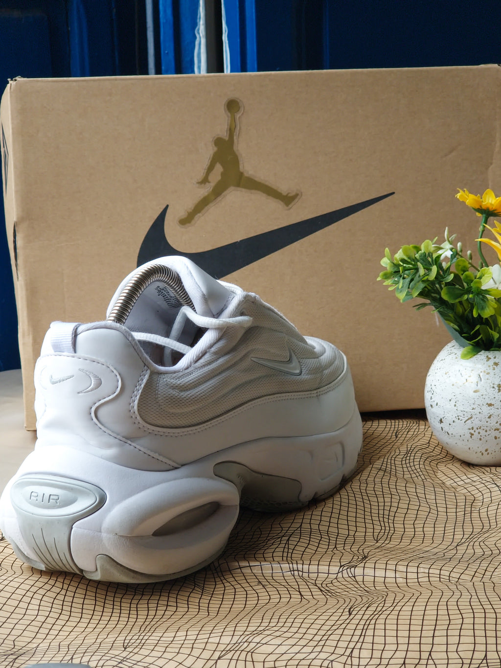 NIKE