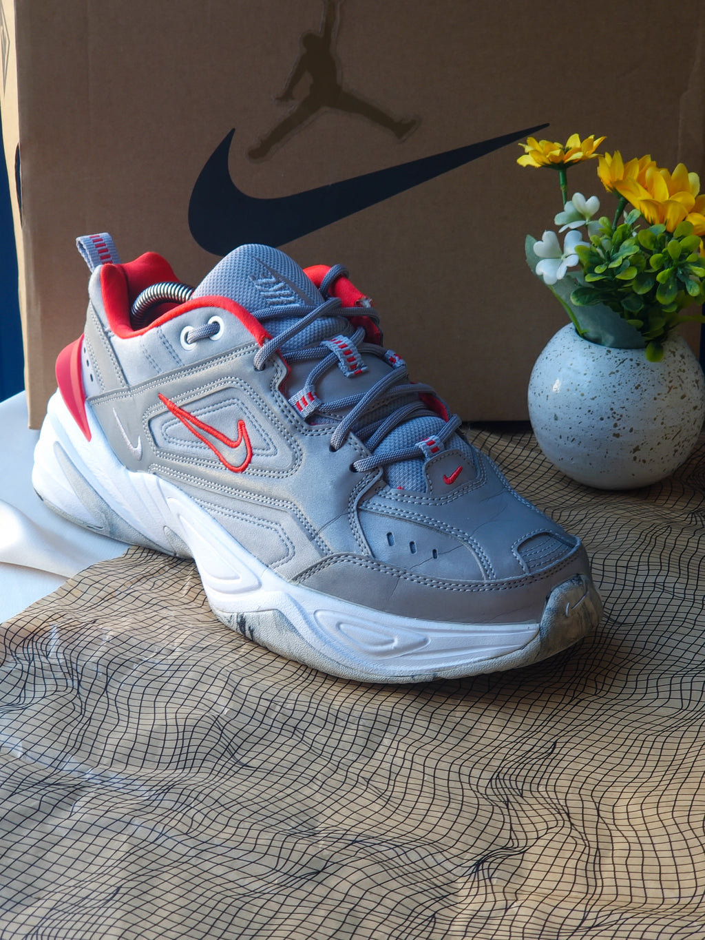 NIKE