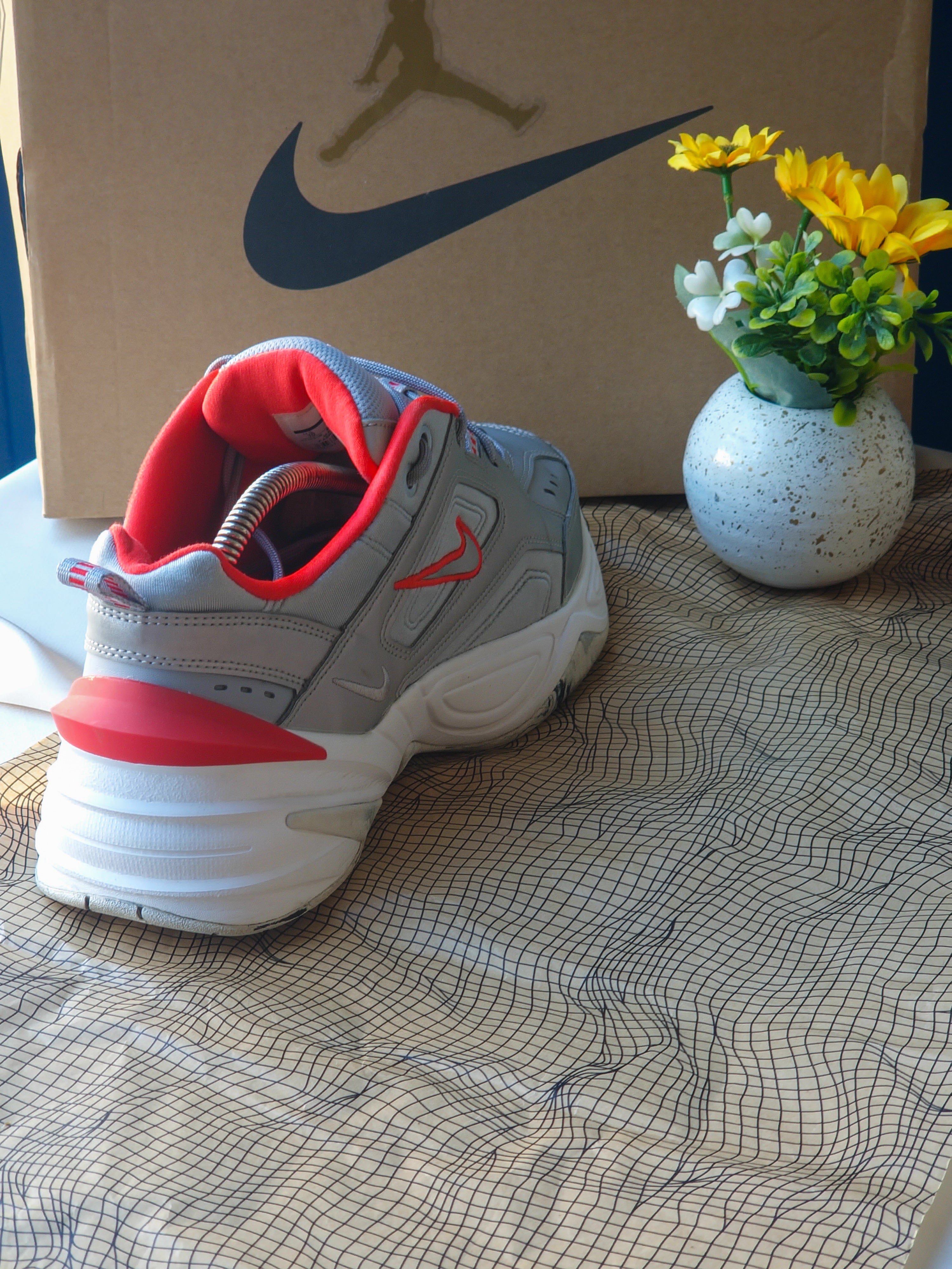 NIKE