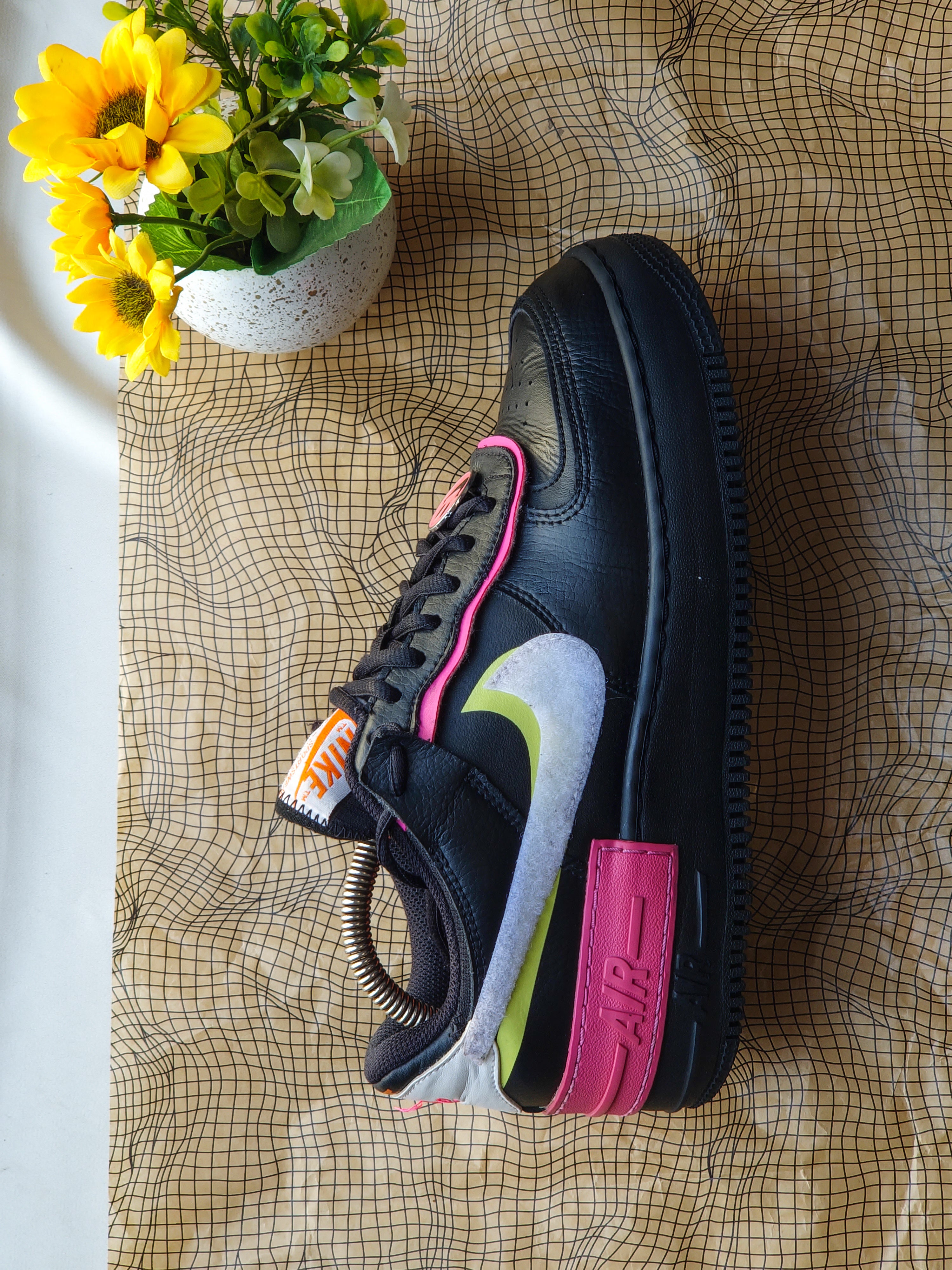 NIKE