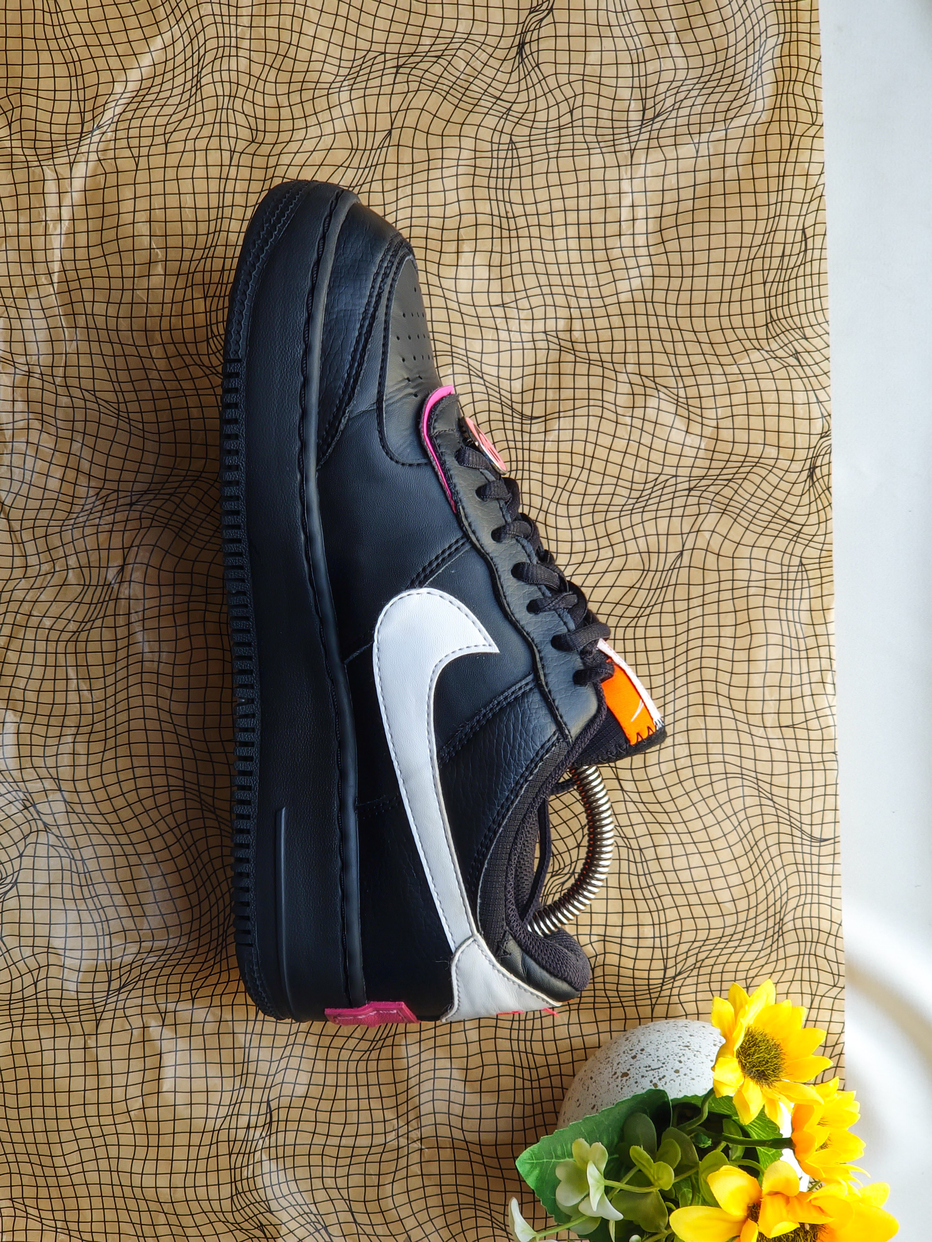NIKE