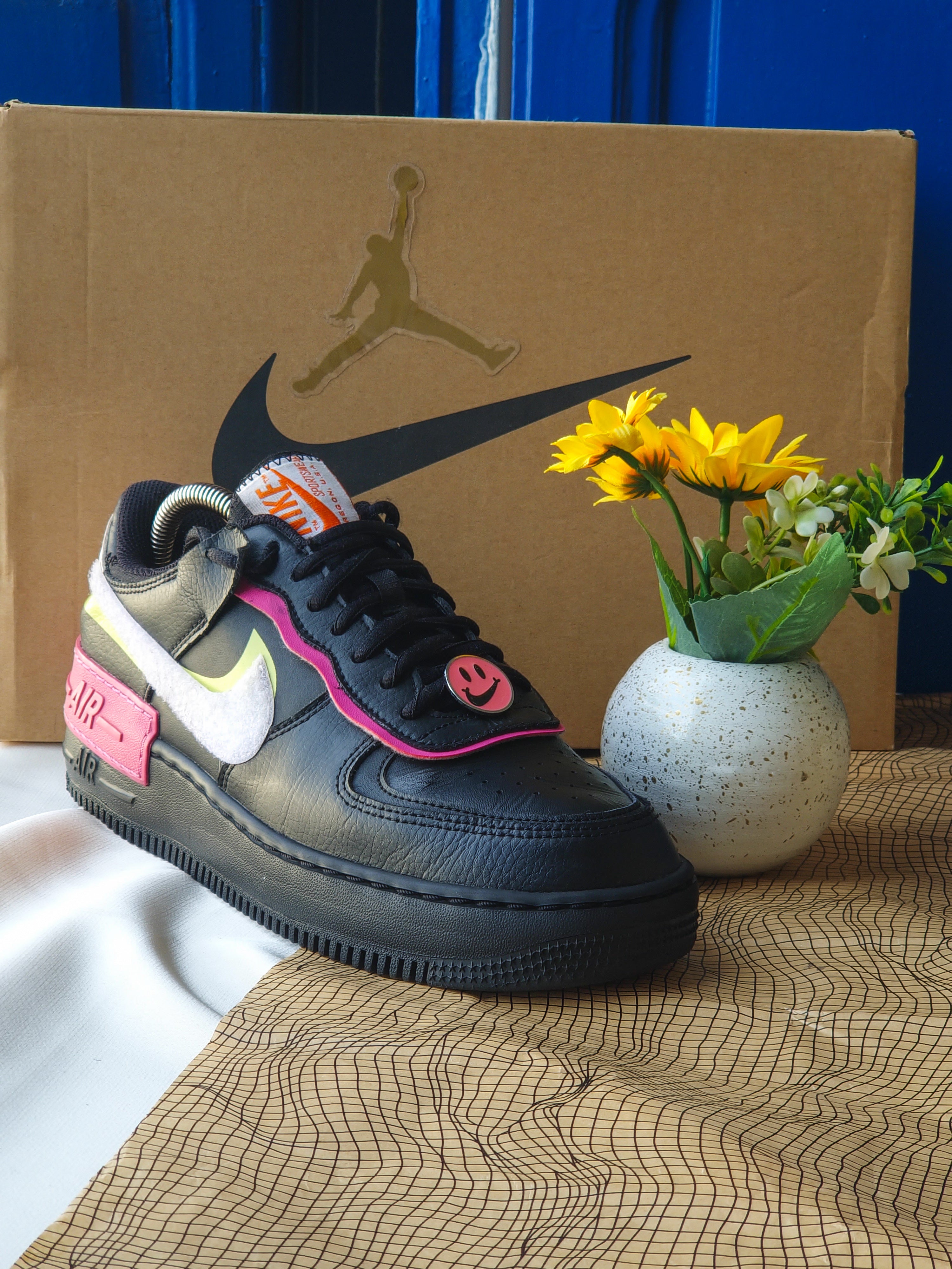 NIKE