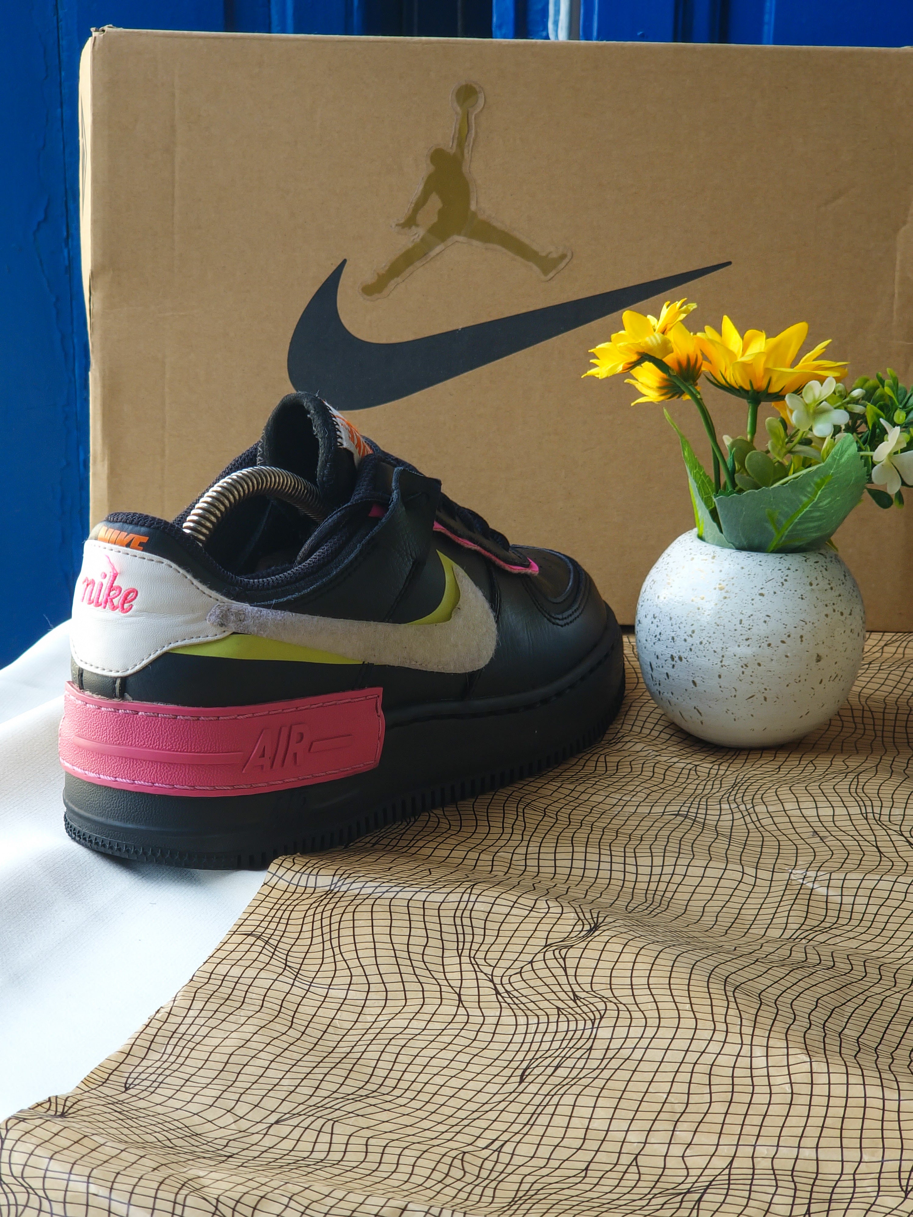 NIKE