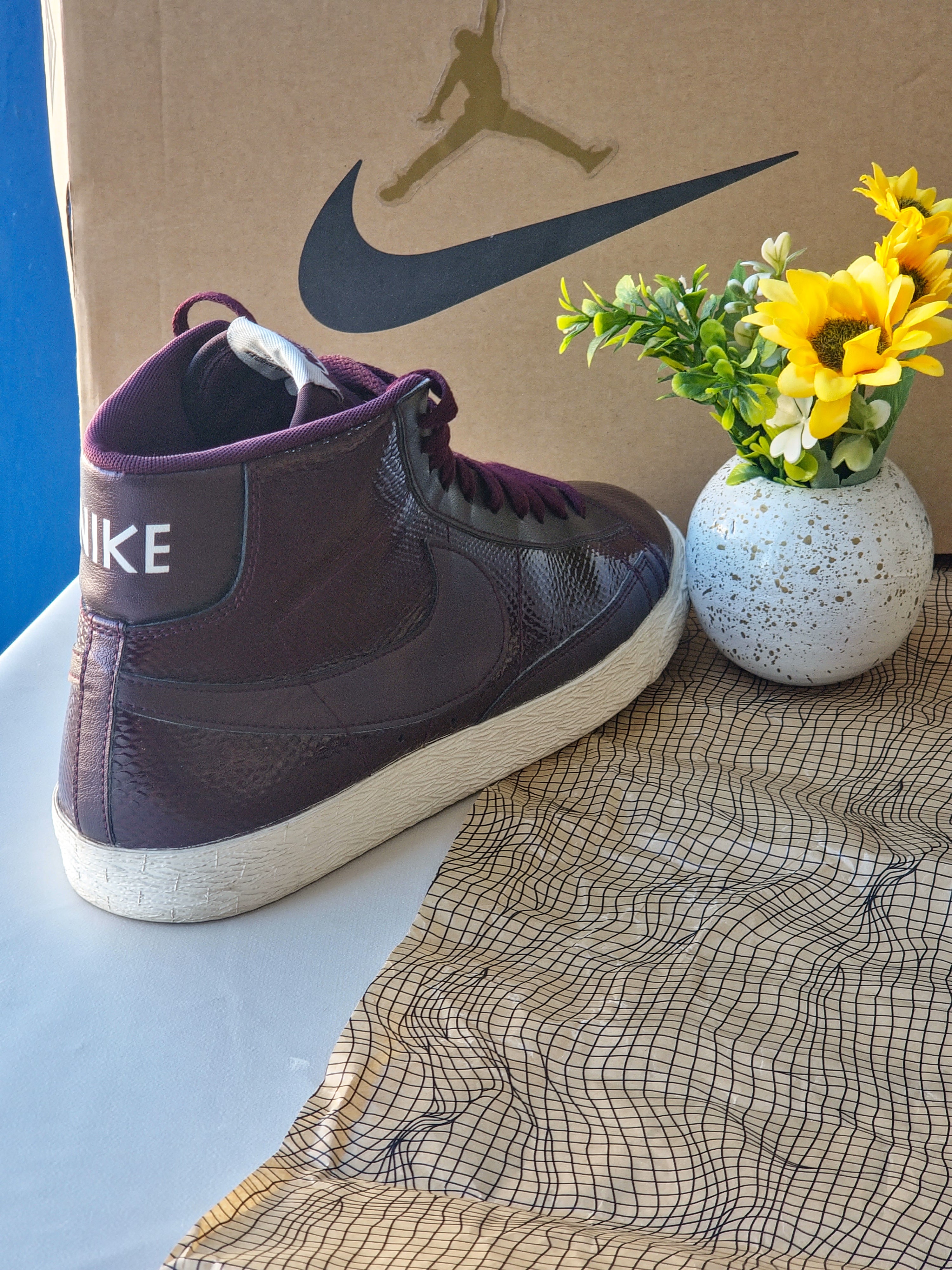 NIKE