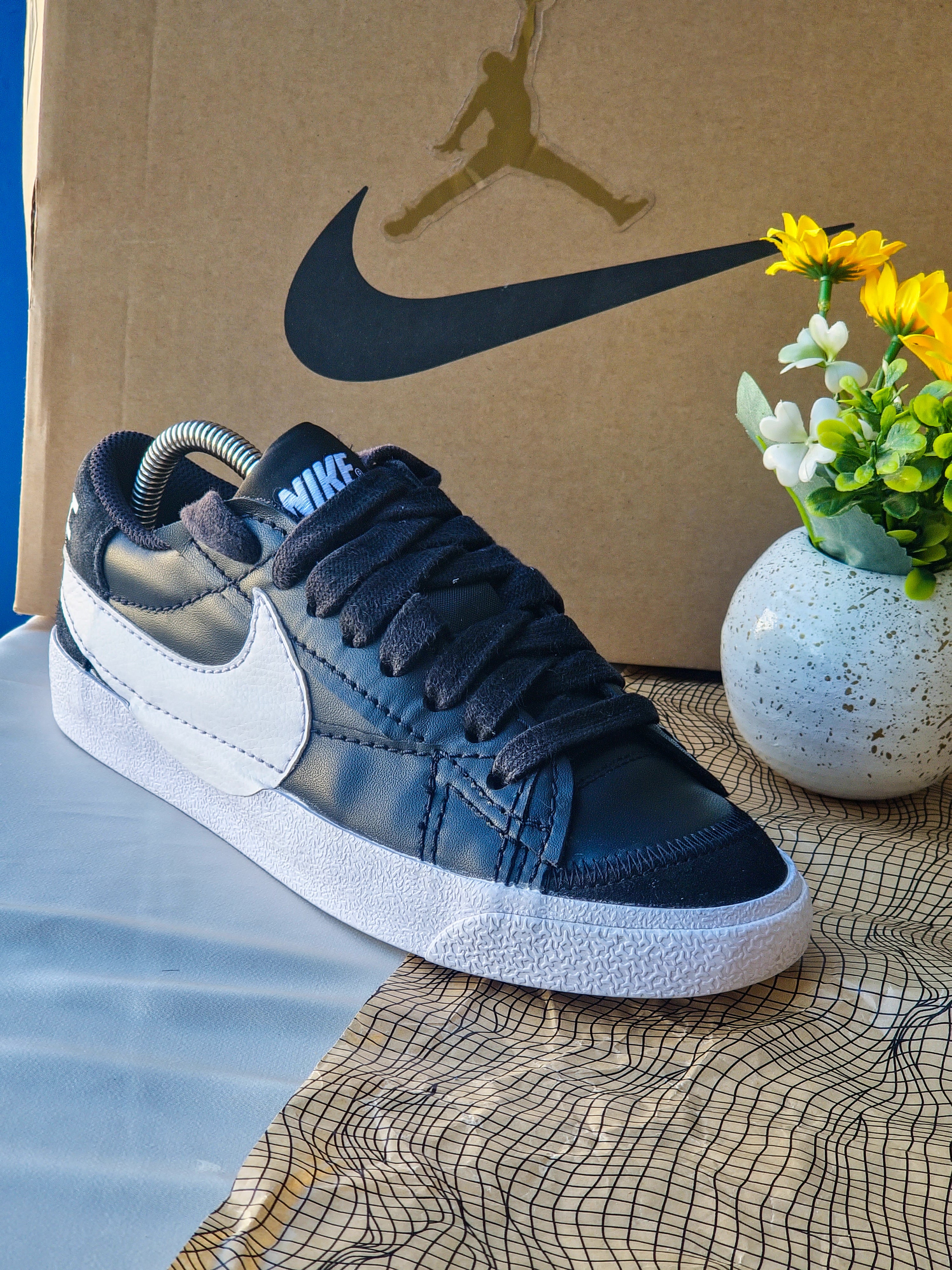 NIKE