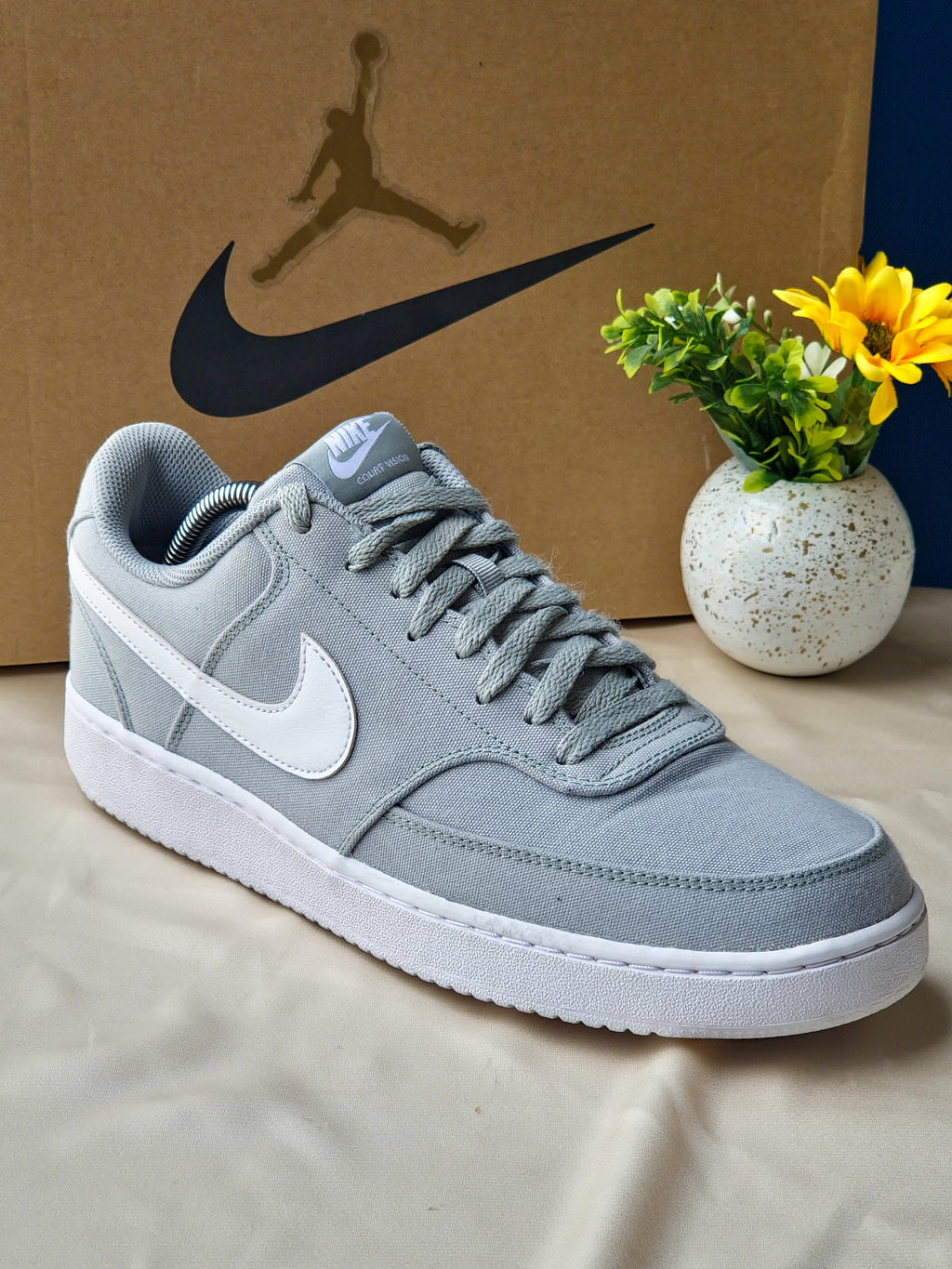 NIKE