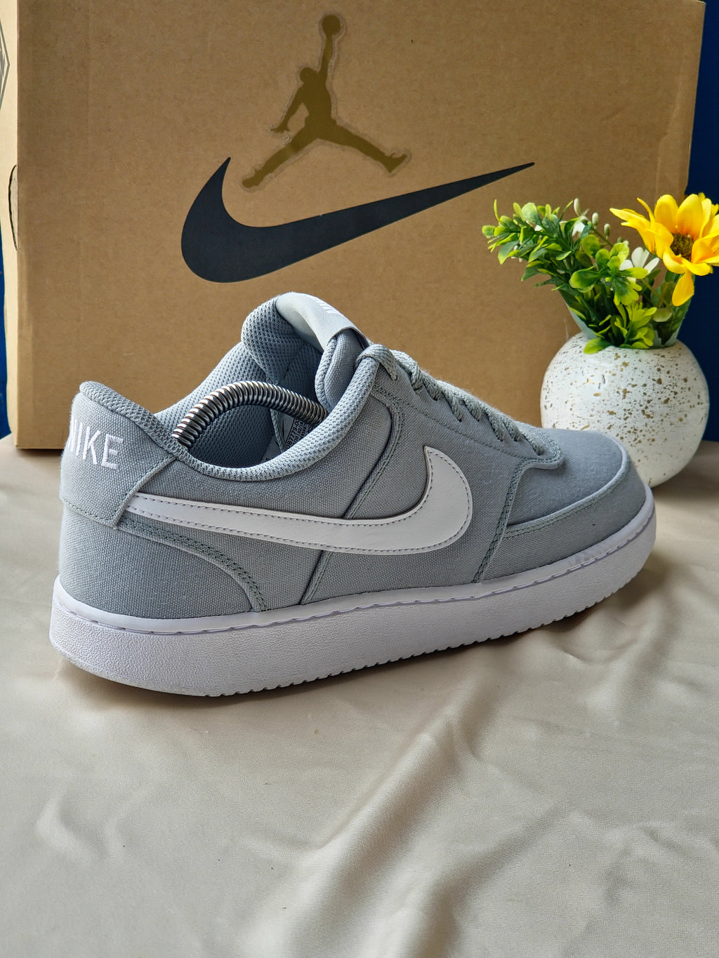 NIKE